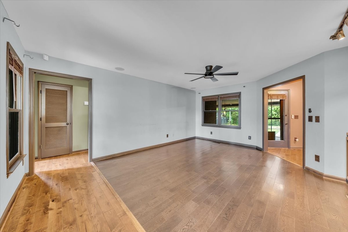 415 Whitney Dr