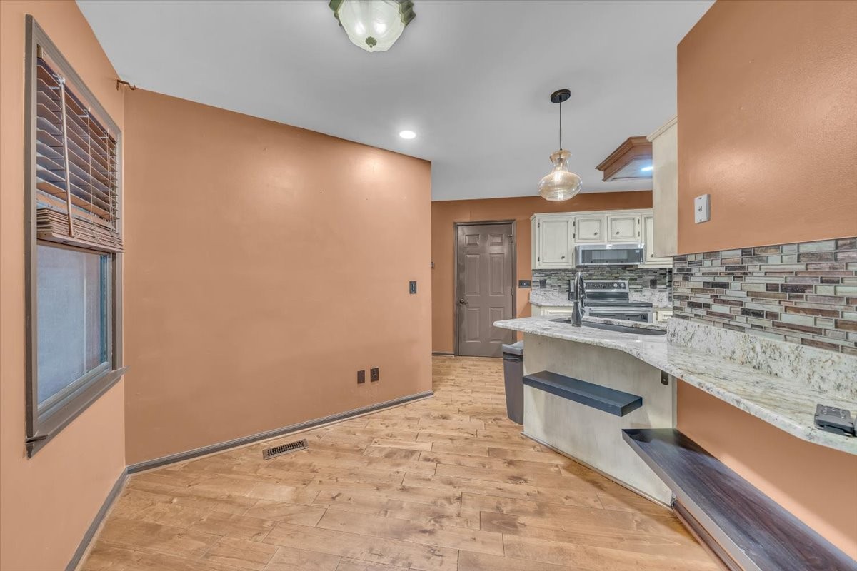 415 Whitney Dr