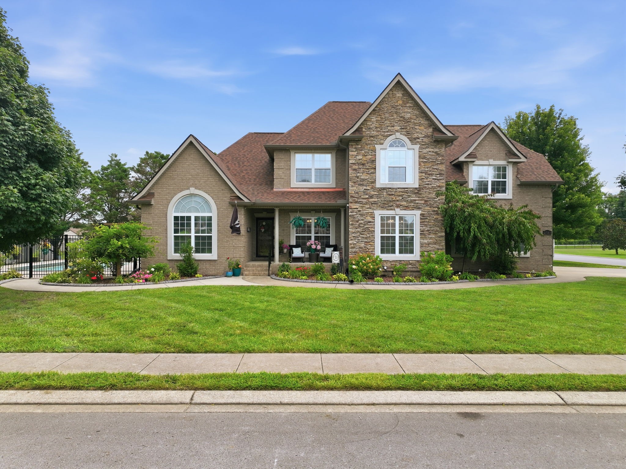 2725 Aristocrate Dr