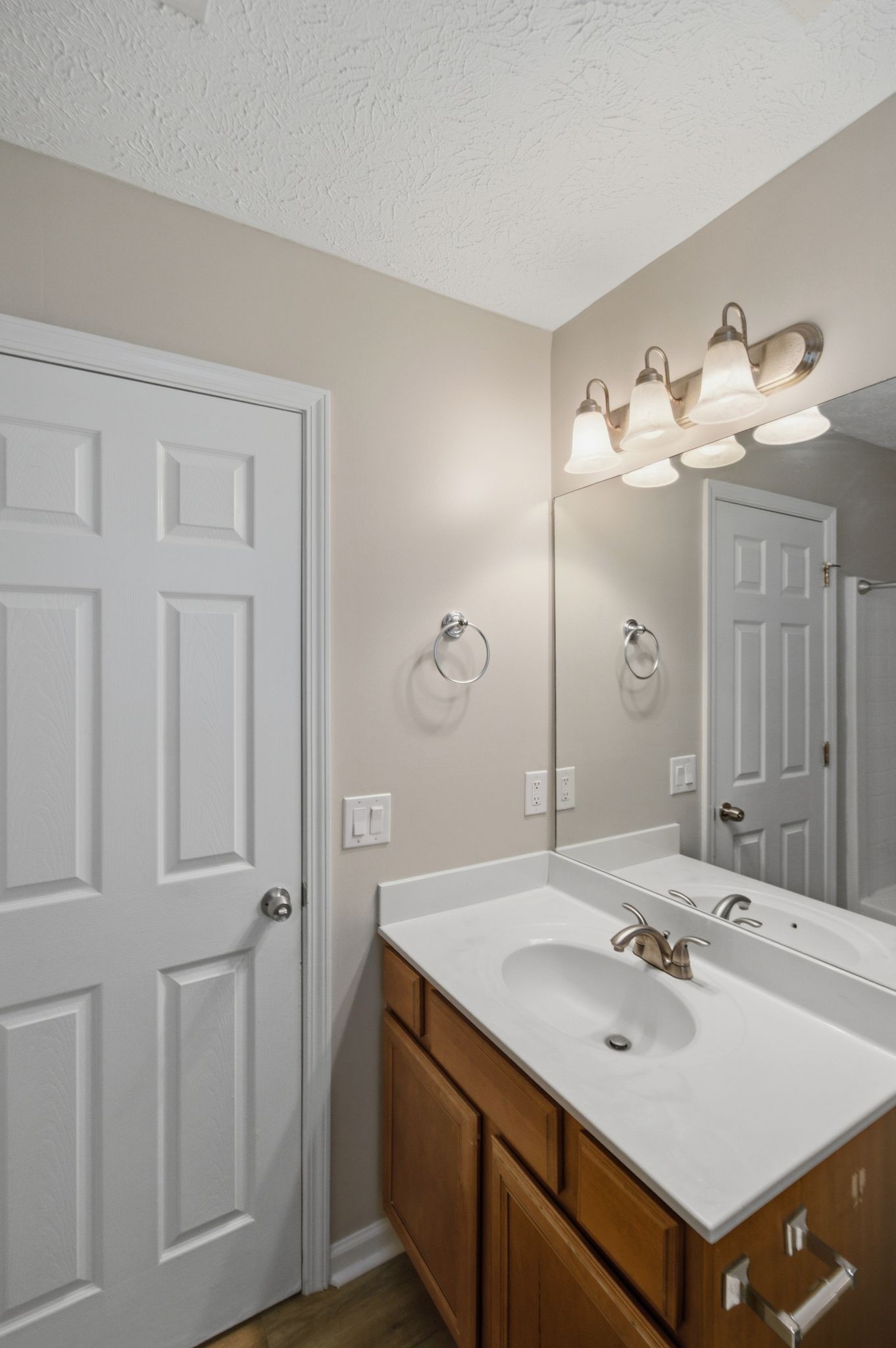 8816 Cressent Glen Ct