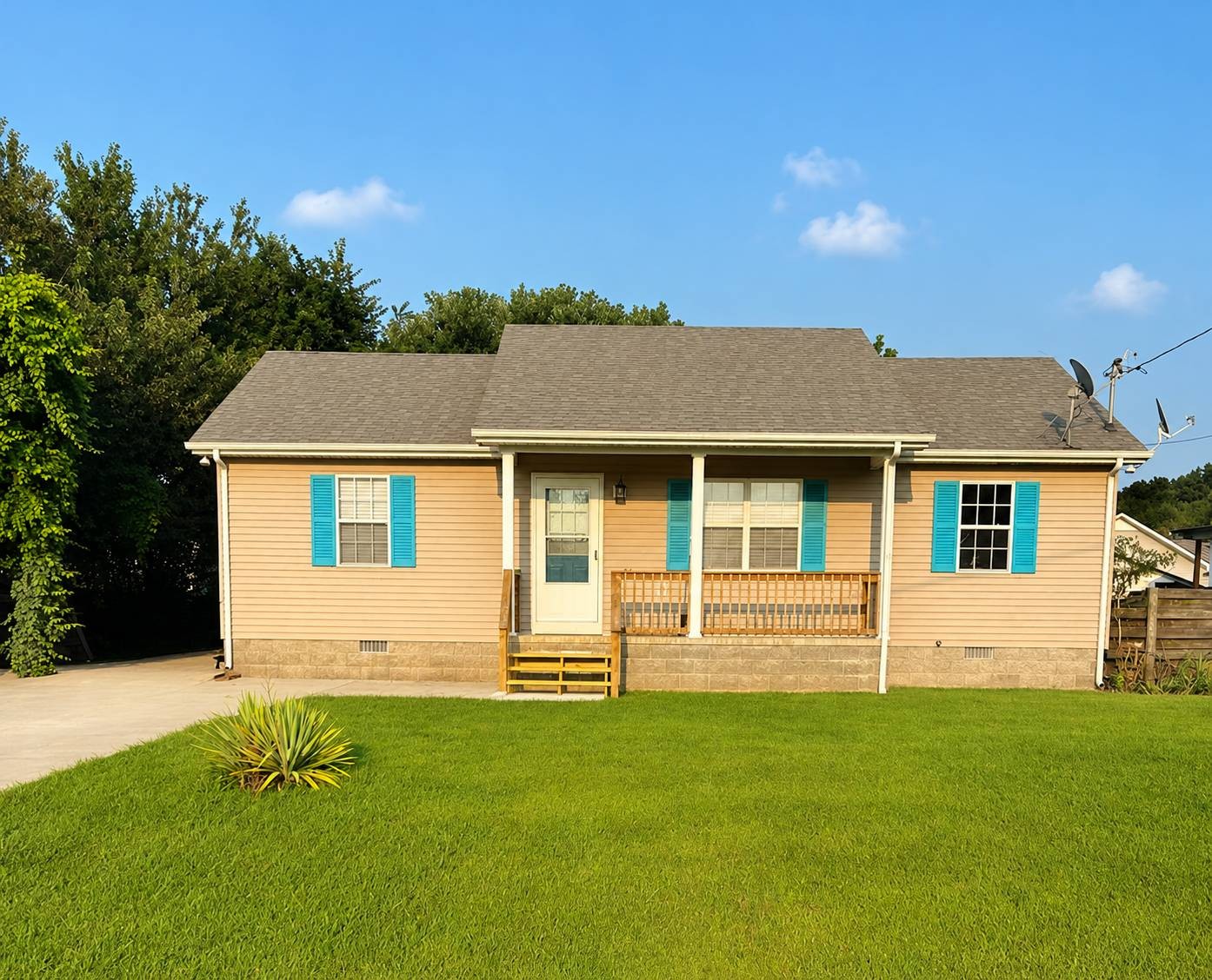 28 Hawthorne Dr
