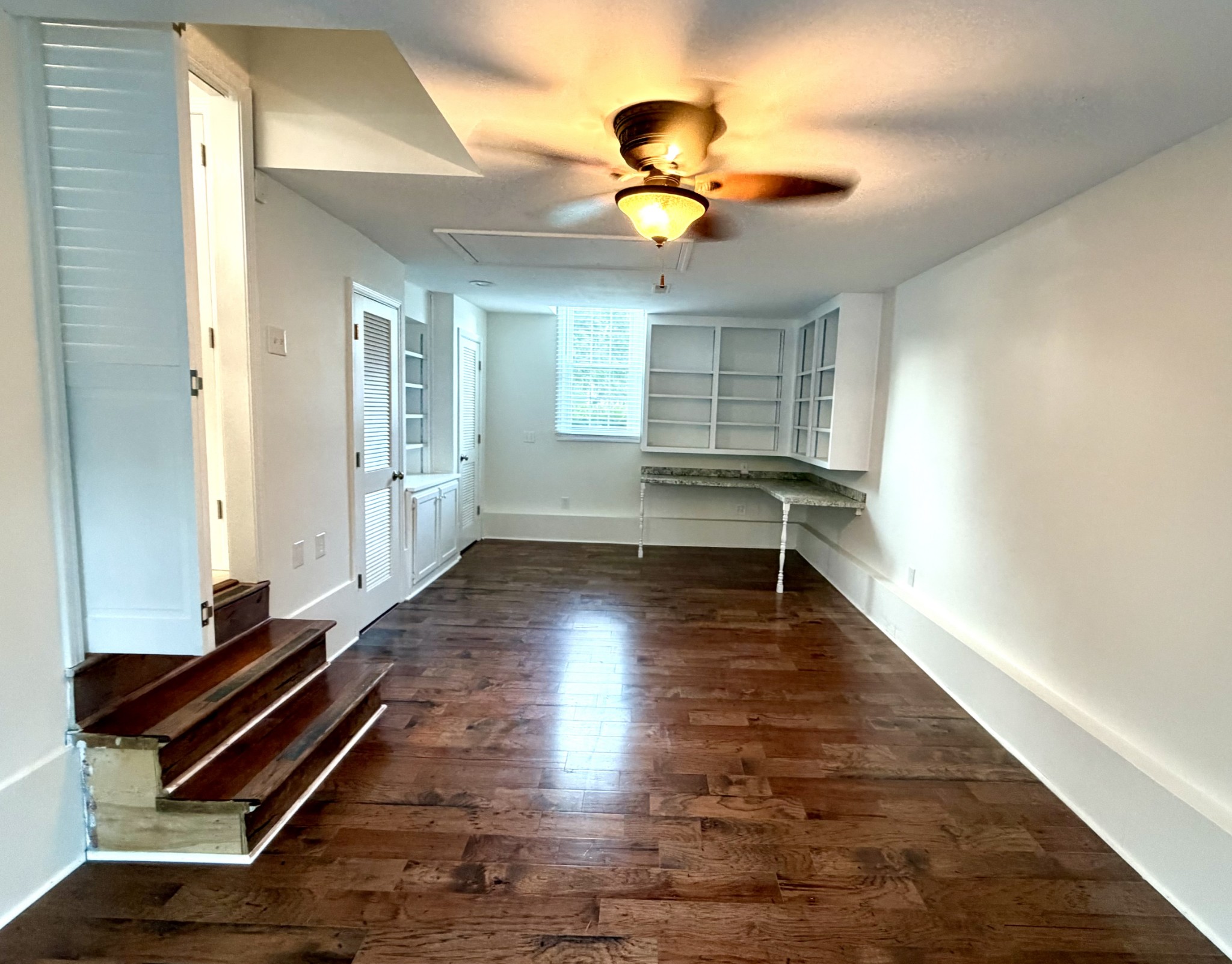 302 Rolling Acres Dr