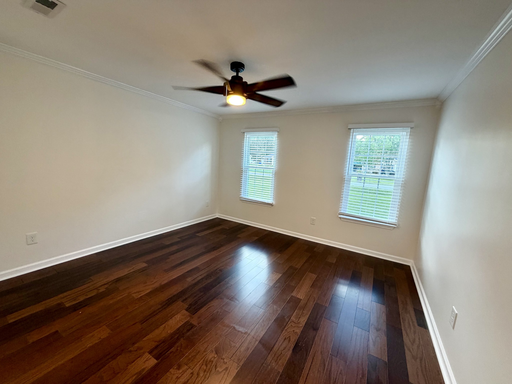 302 Rolling Acres Dr