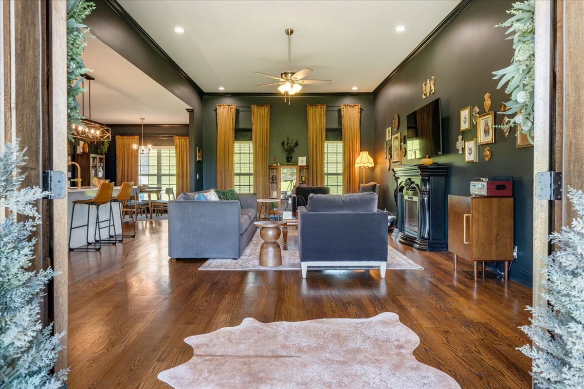 1301 Whiteside Hill Rd