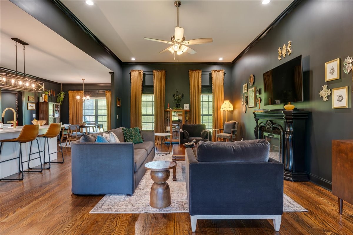 1301 Whiteside Hill Rd