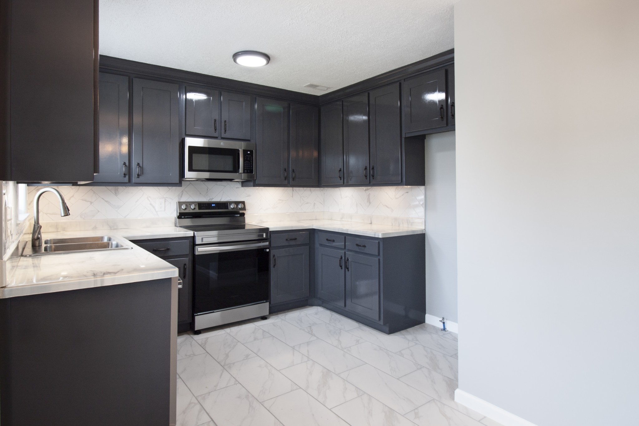 121 Popular St, N