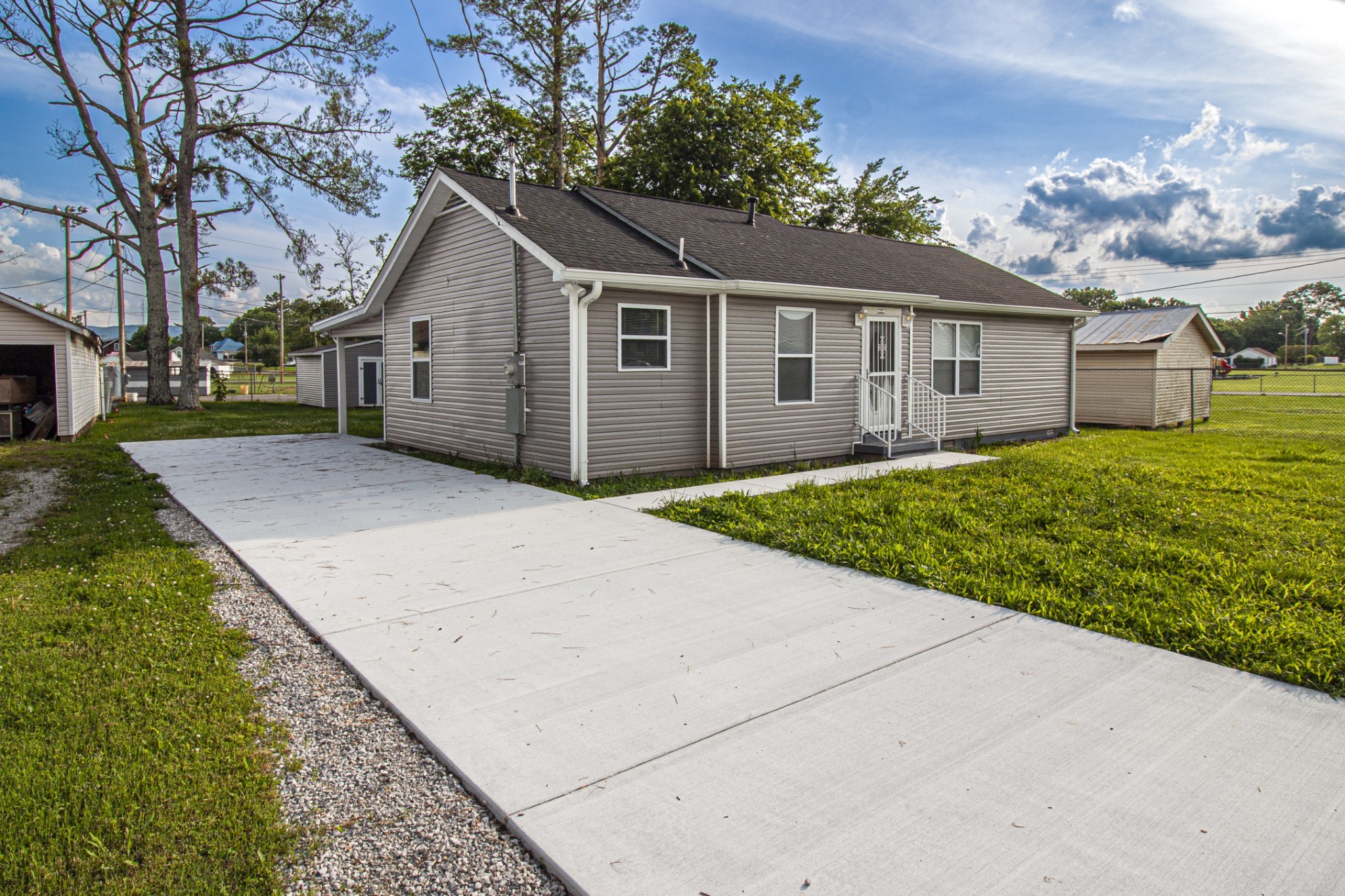 121 Popular St, N