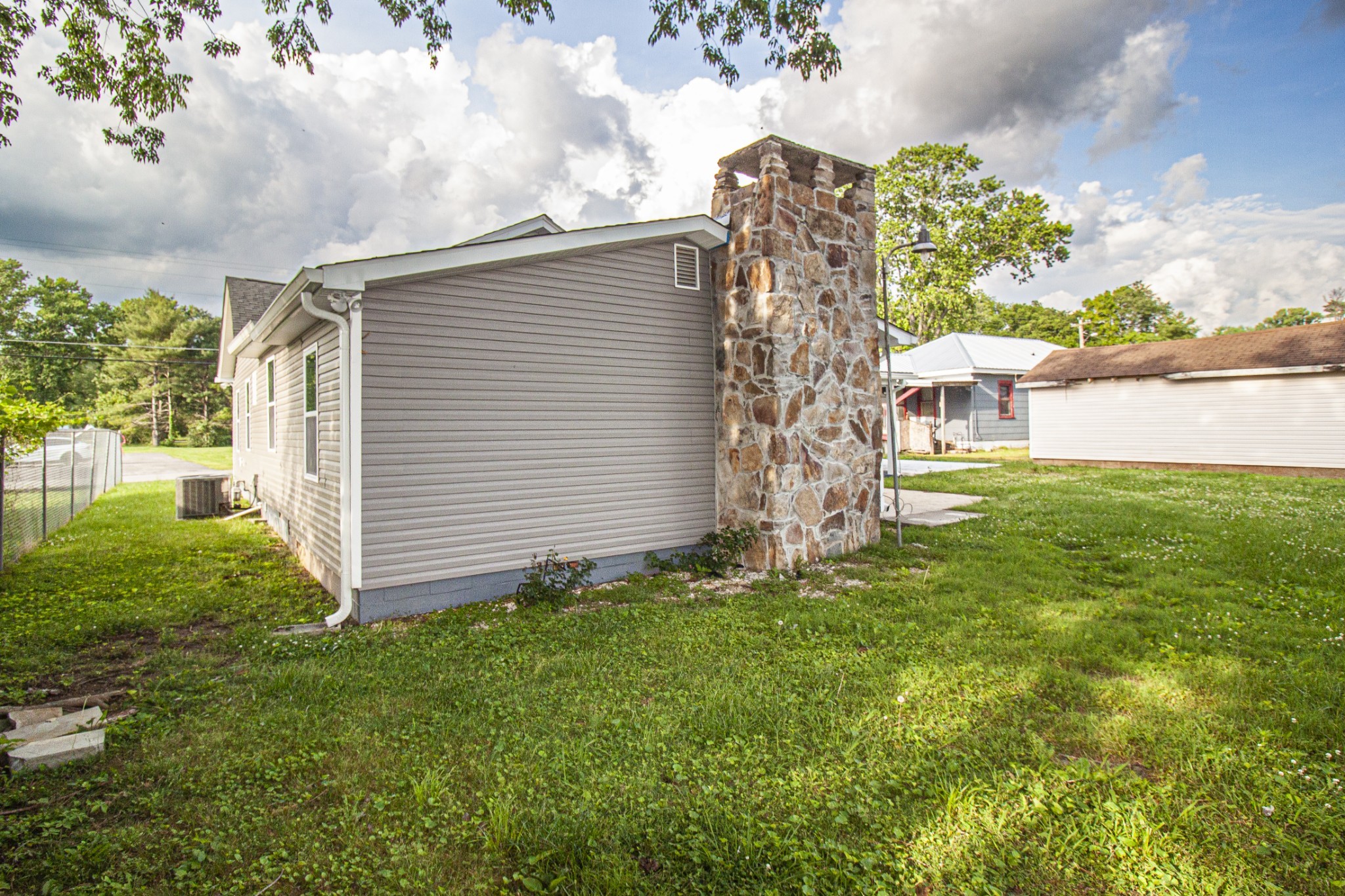 121 Popular St, N