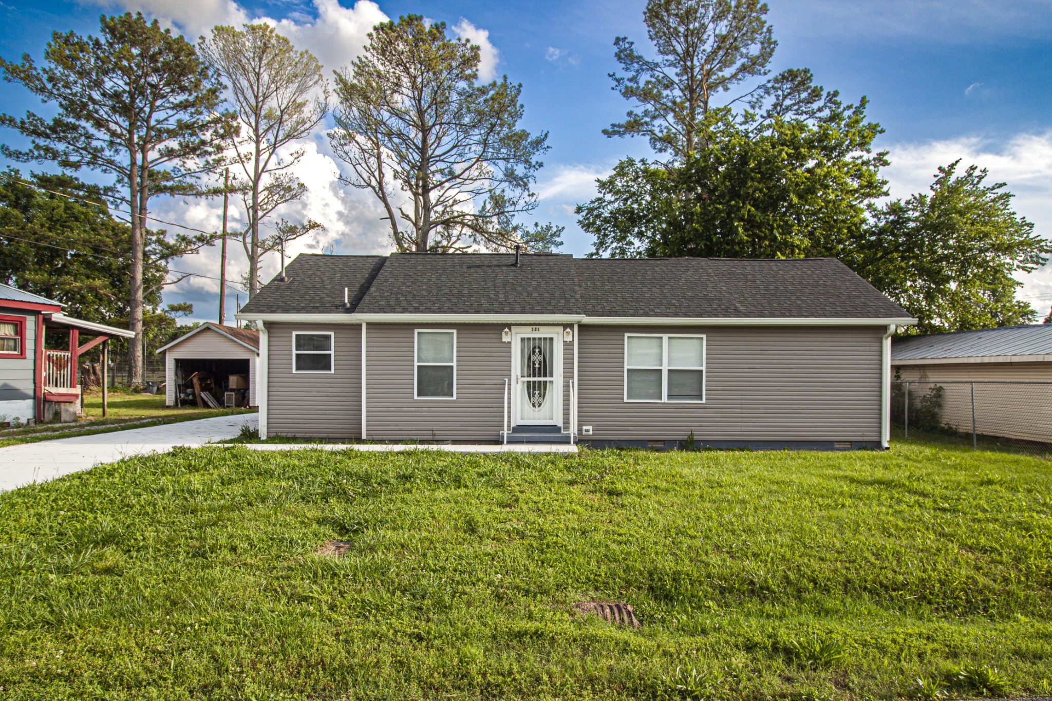 121 Popular St, N