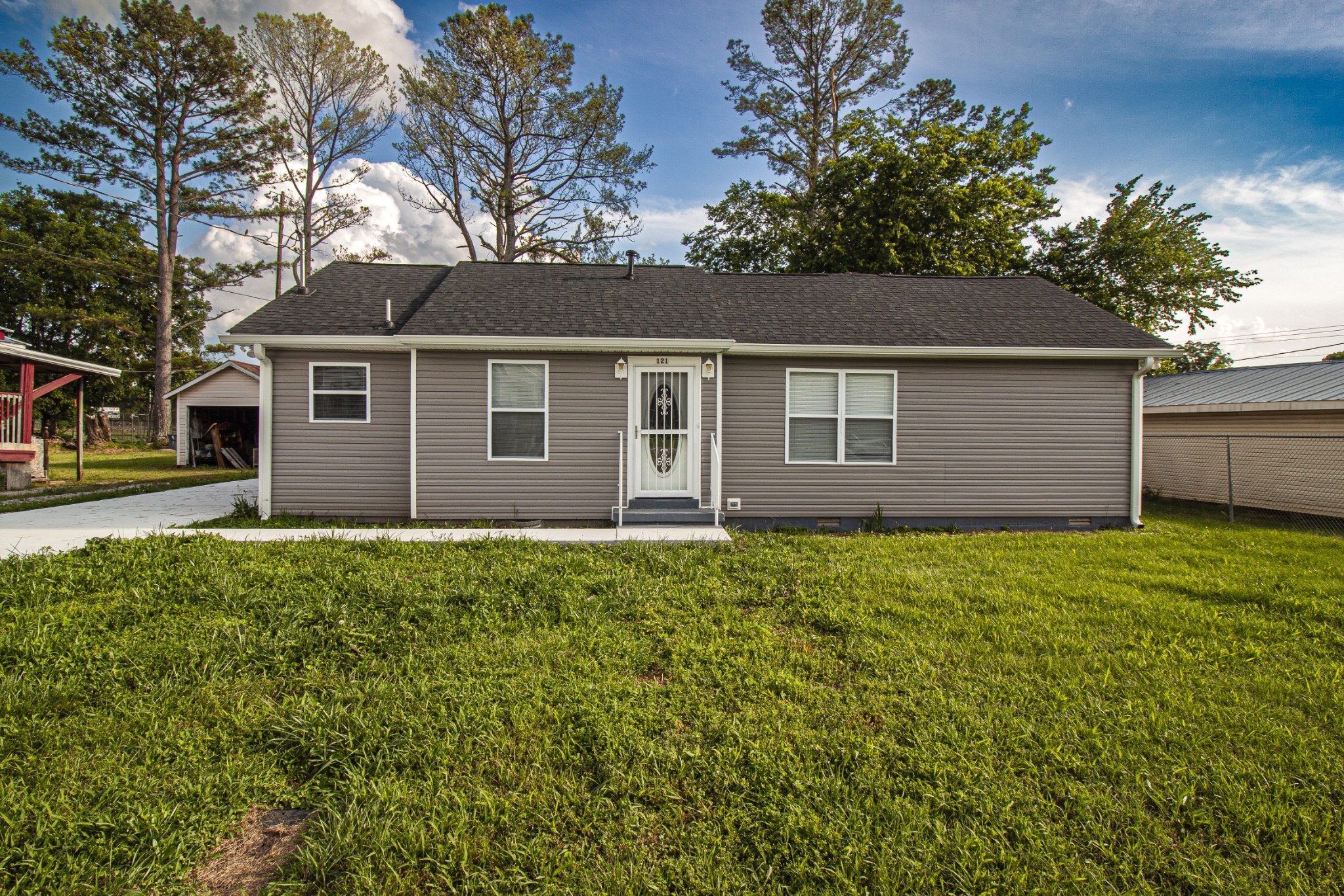 121 Popular St, N