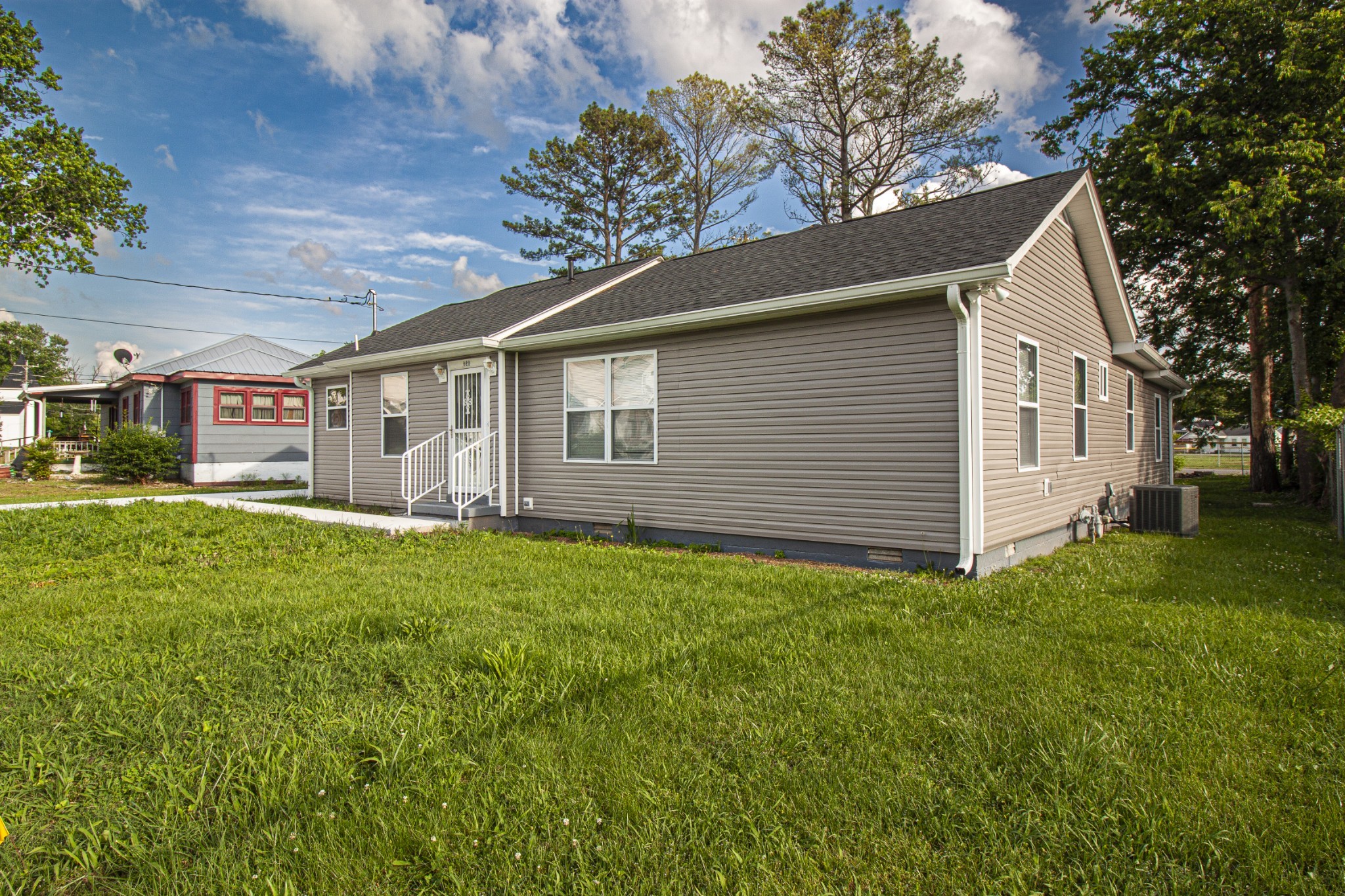 121 Popular St, N