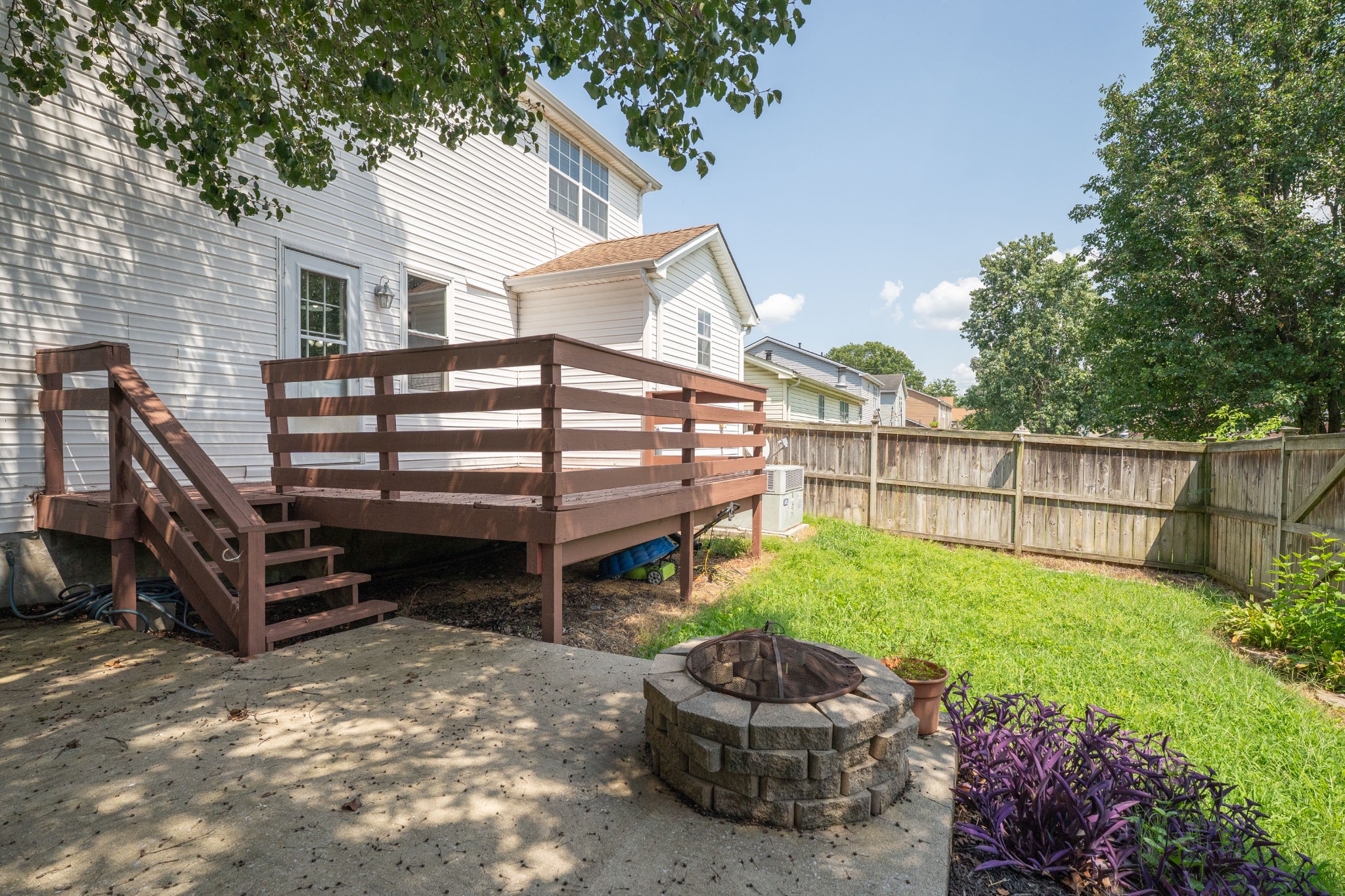 104 Edgehill Ln