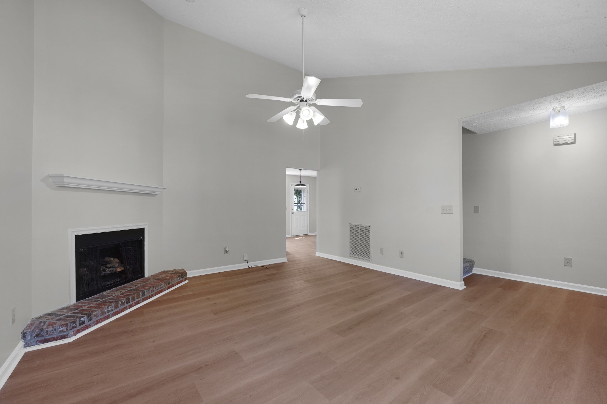 104 Edgehill Ln