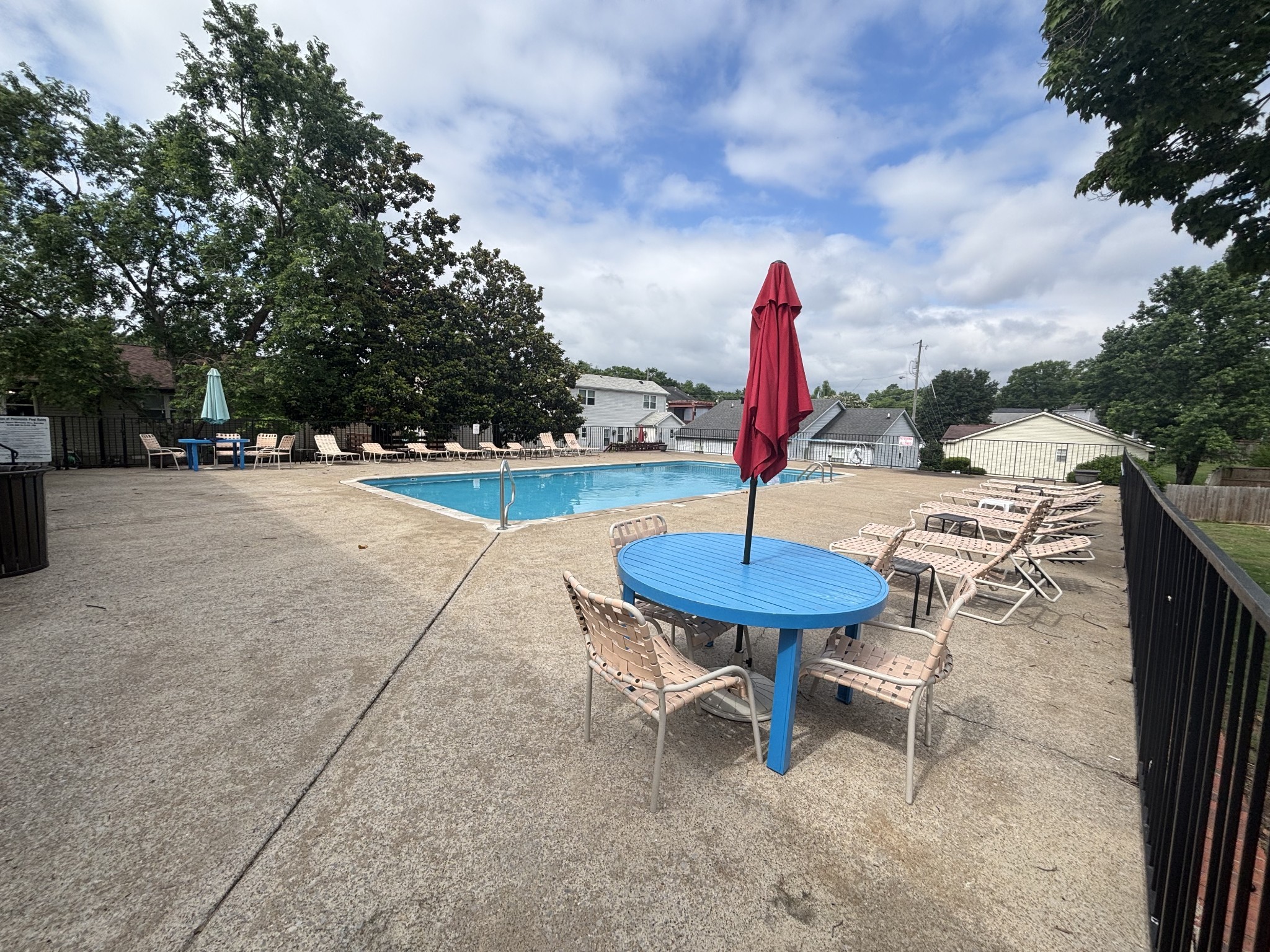 104 Edgehill Ln