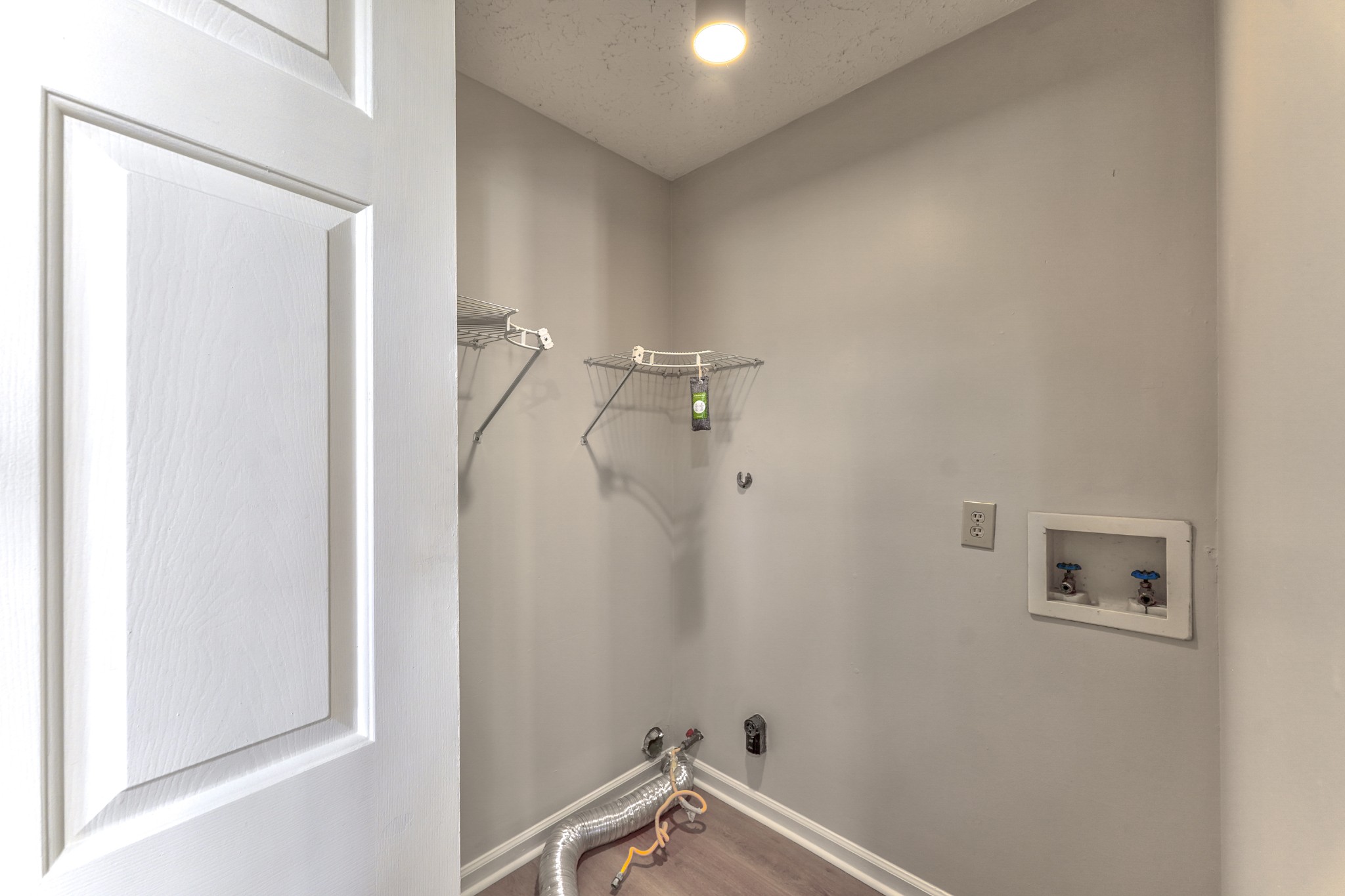 104 Edgehill Ln