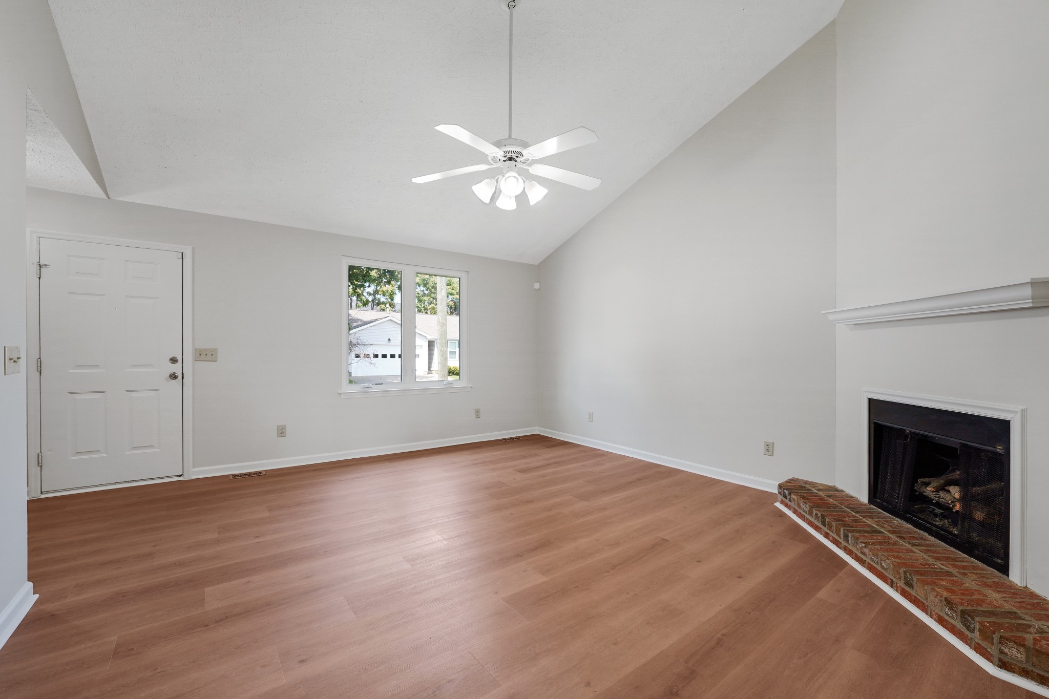 104 Edgehill Ln