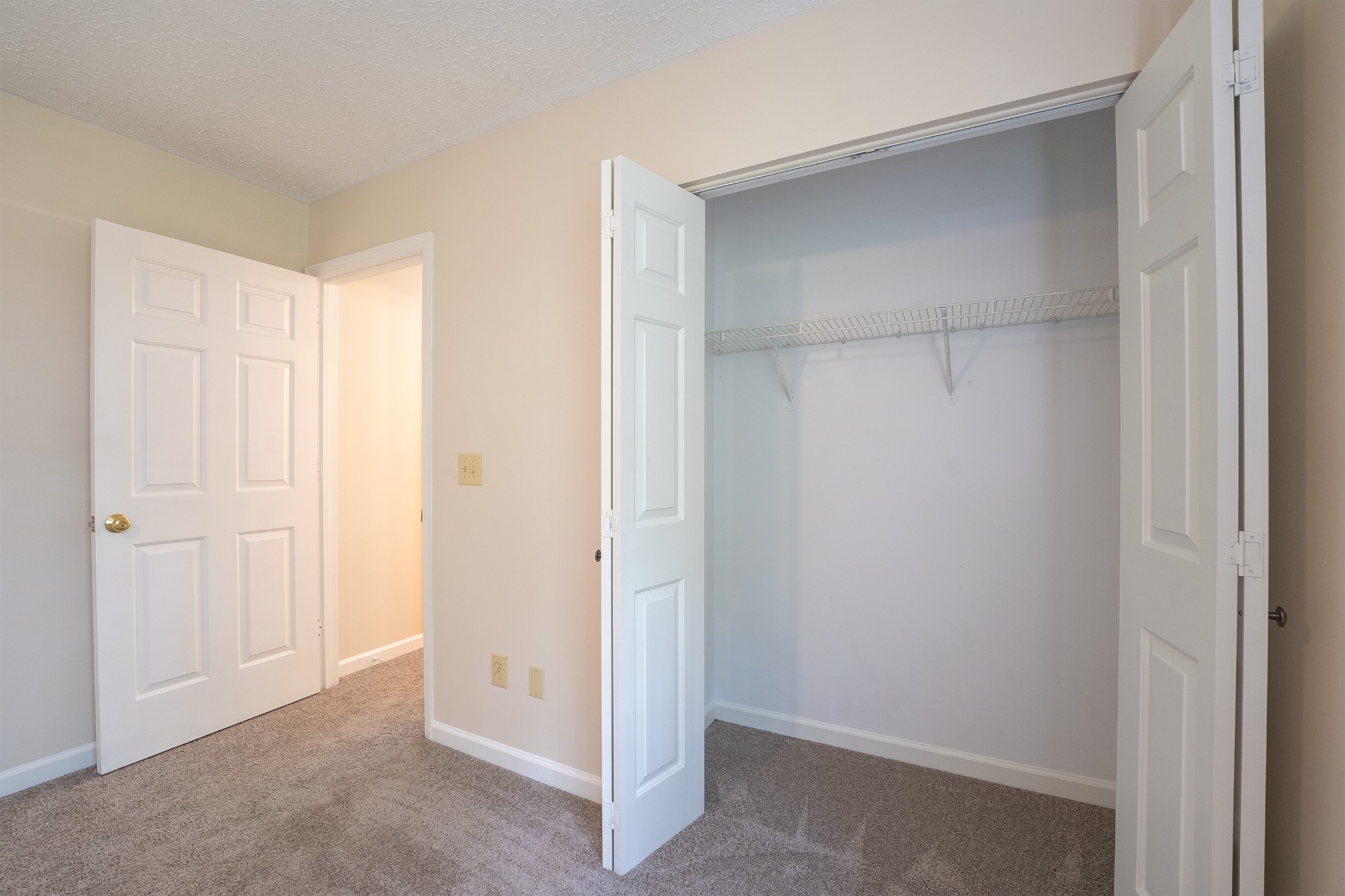 104 Edgehill Ln