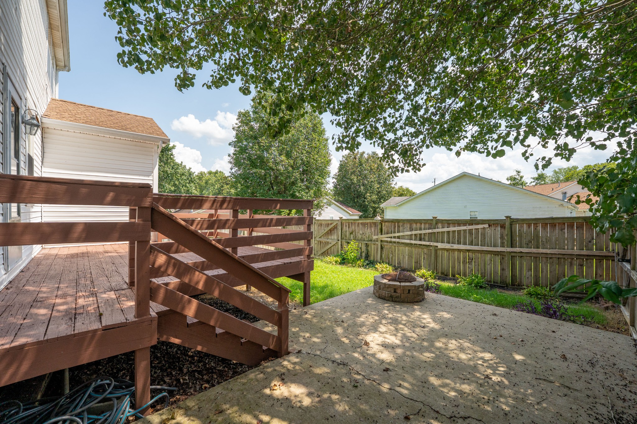 104 Edgehill Ln
