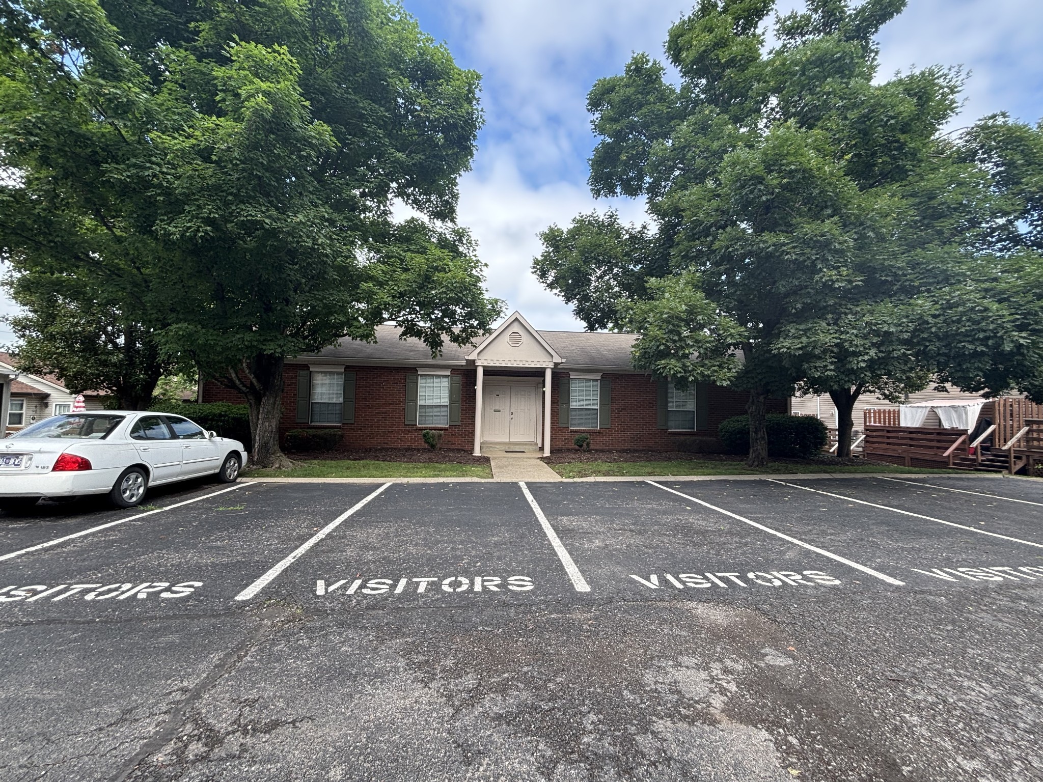 104 Edgehill Ln