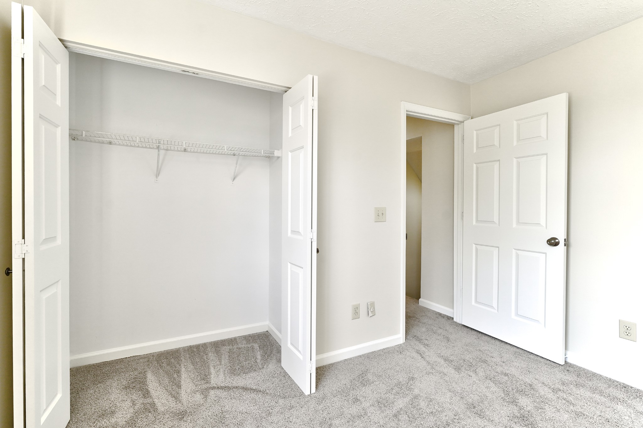 104 Edgehill Ln