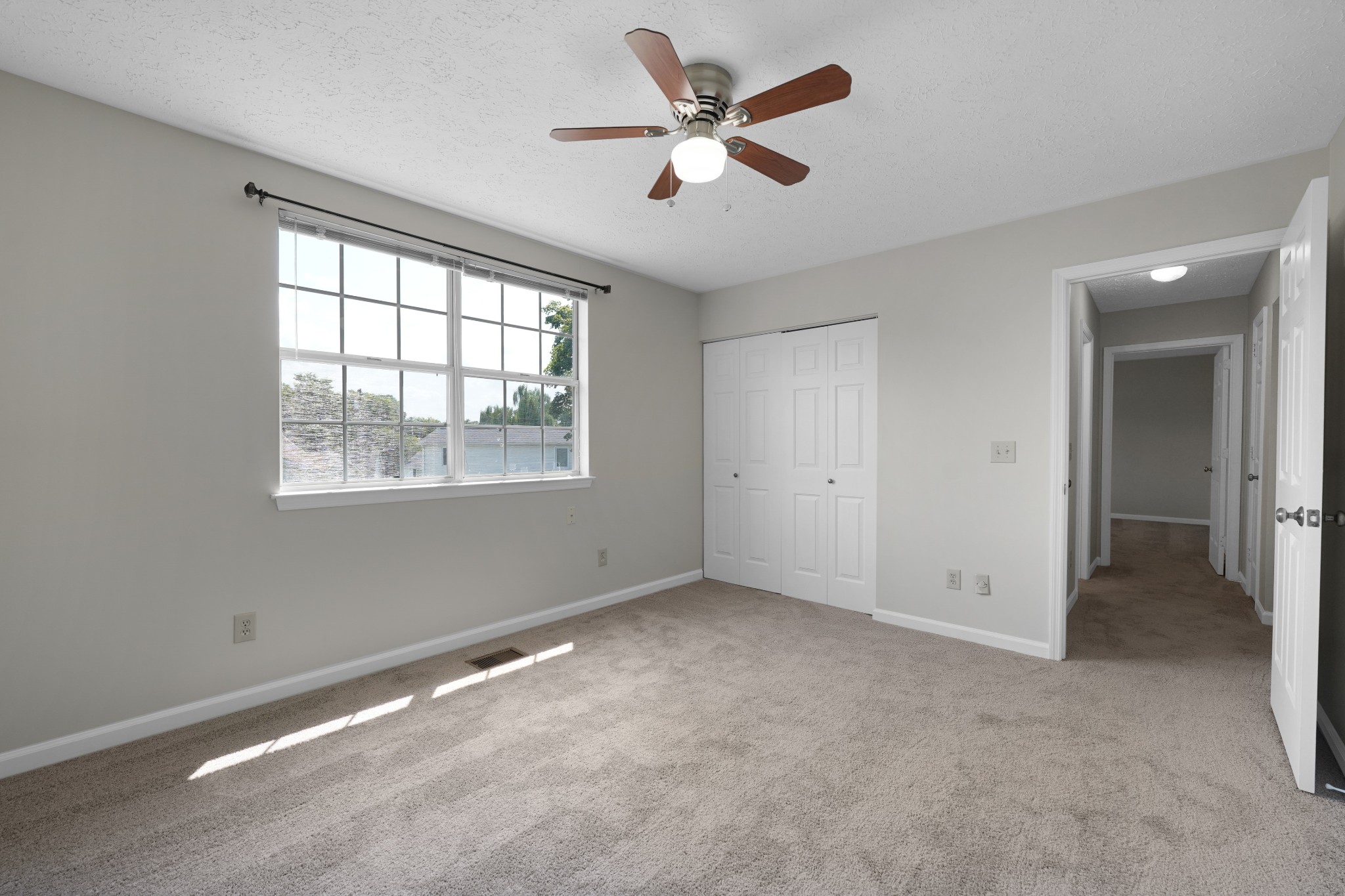 104 Edgehill Ln