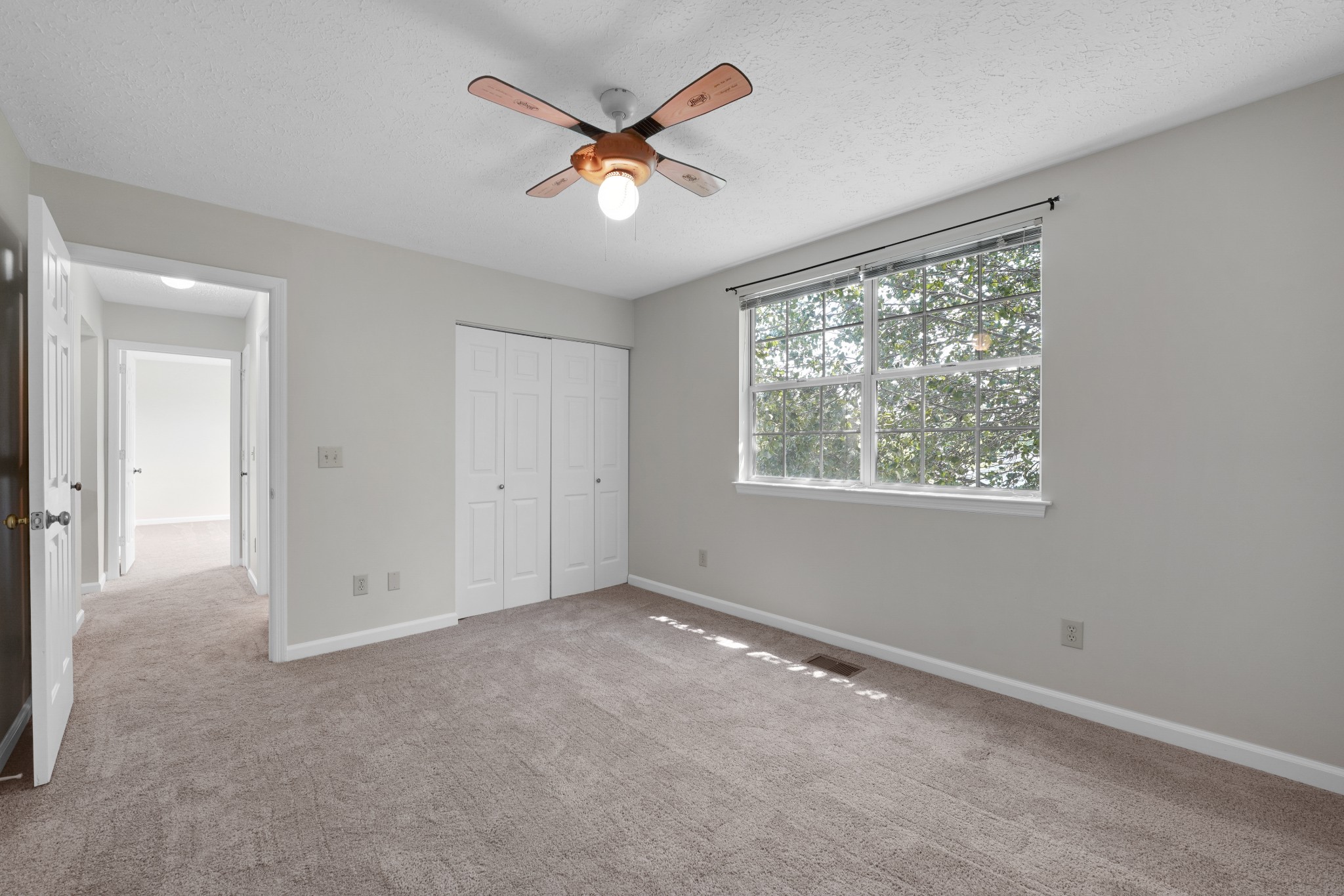 104 Edgehill Ln