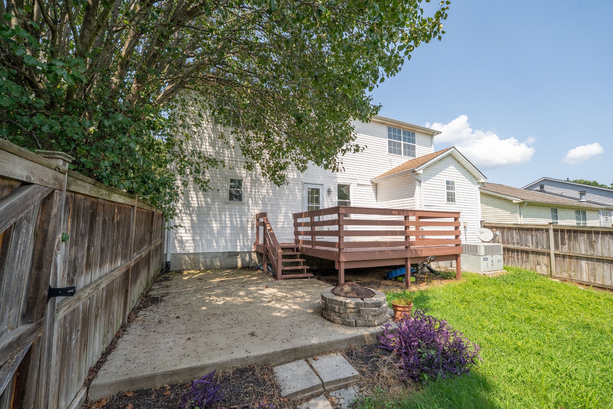 104 Edgehill Ln