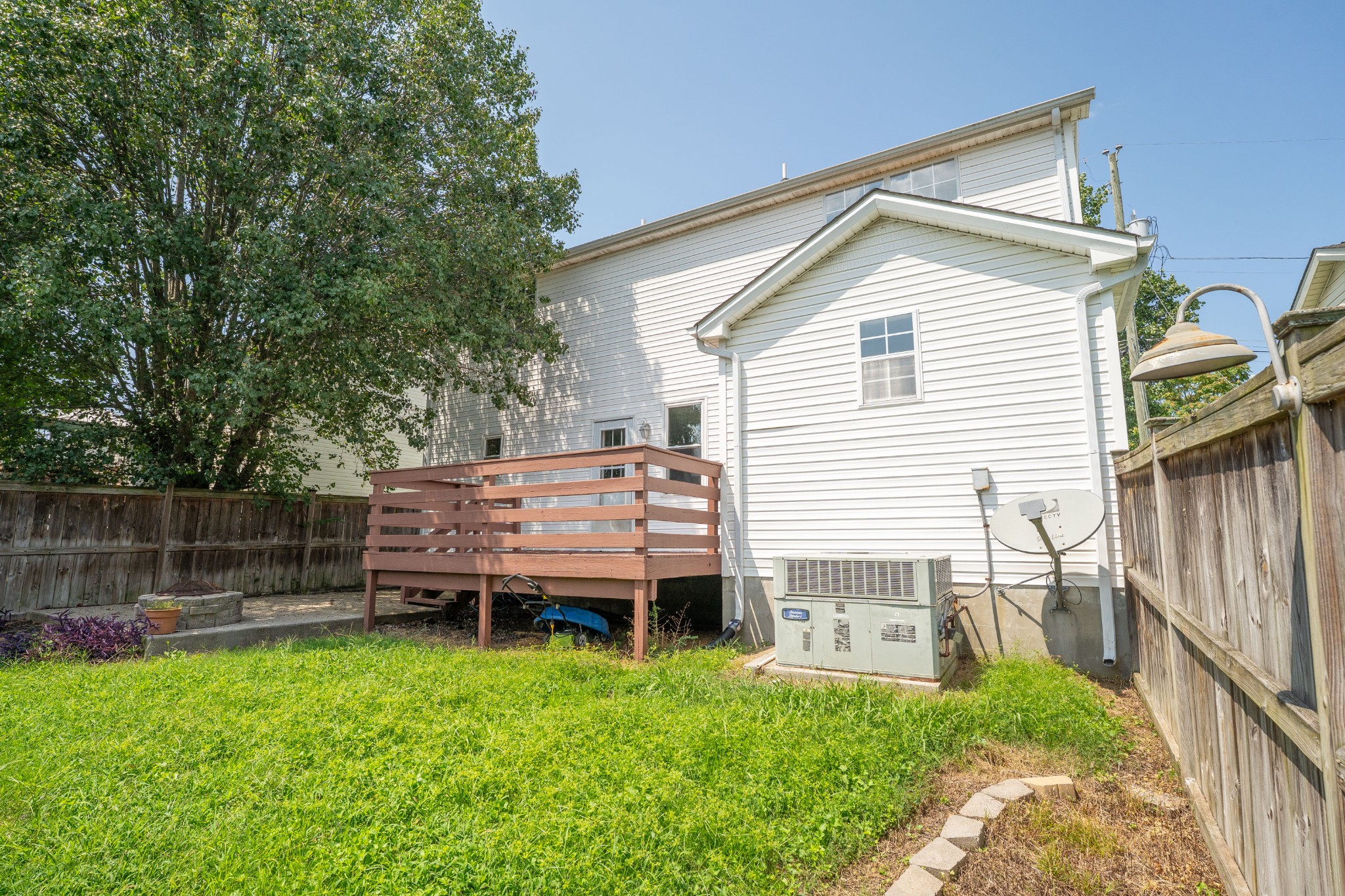 104 Edgehill Ln