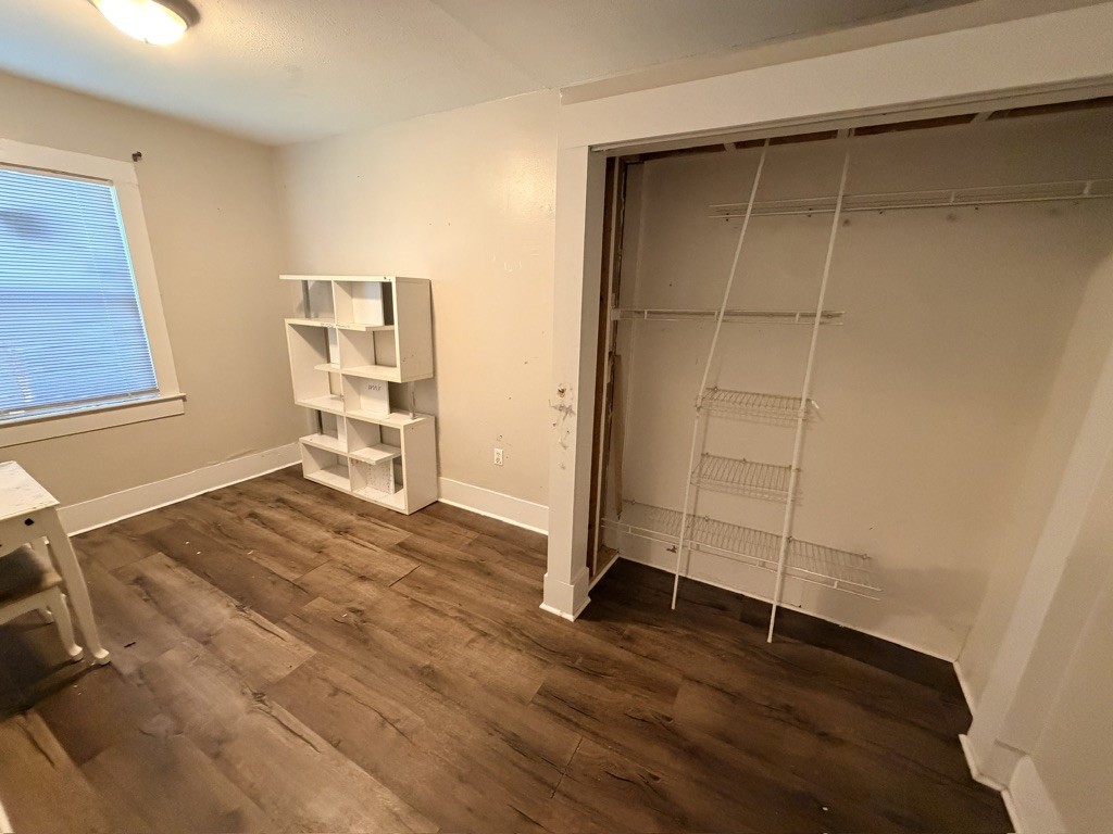 203 W Petty Ln