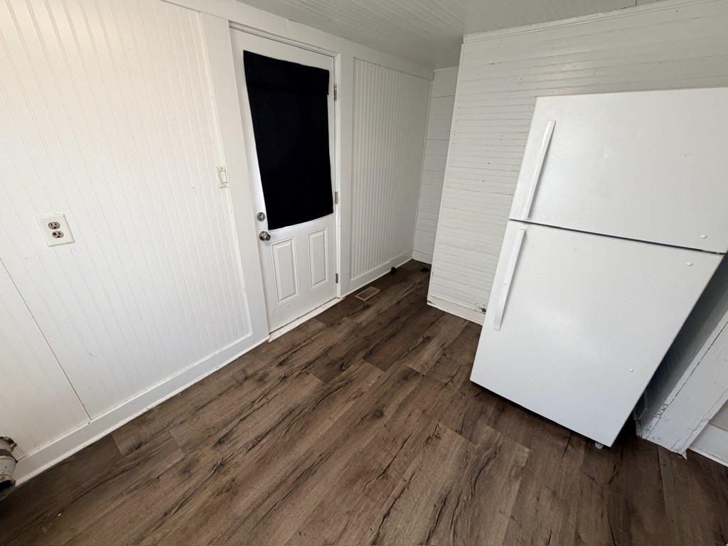 203 W Petty Ln