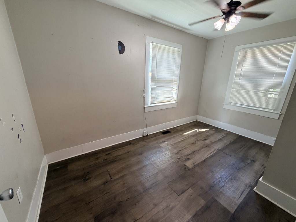 203 W Petty Ln