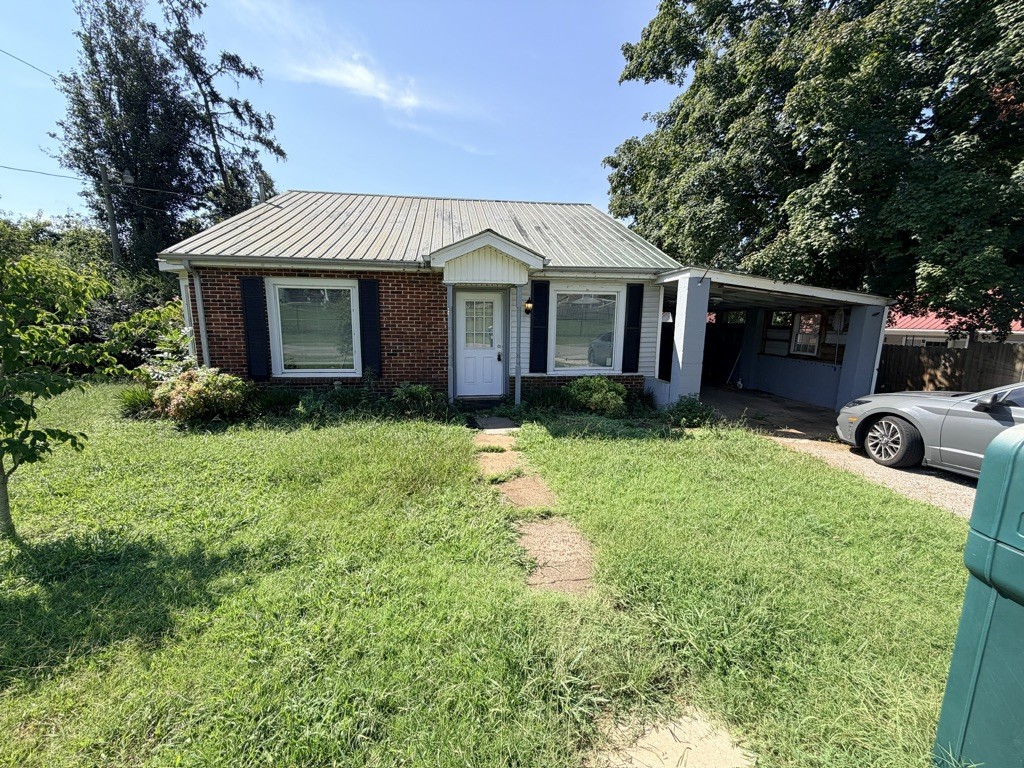 203 W Petty Ln