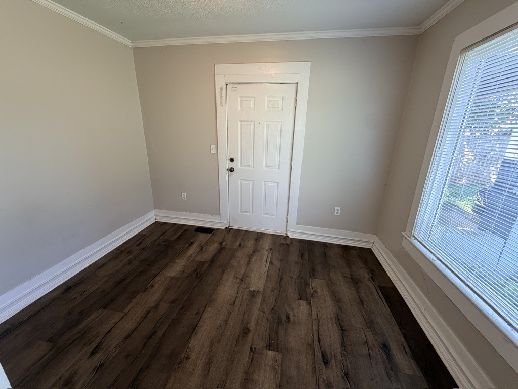 203 W Petty Ln