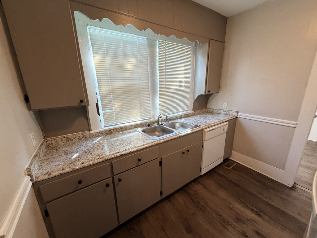 203 W Petty Ln