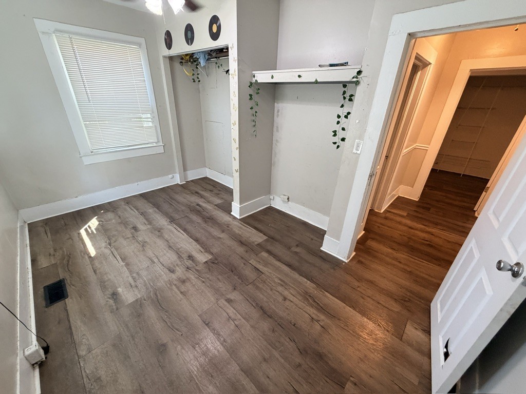 203 W Petty Ln