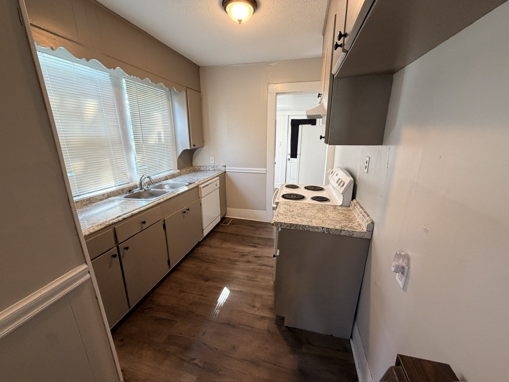 203 W Petty Ln