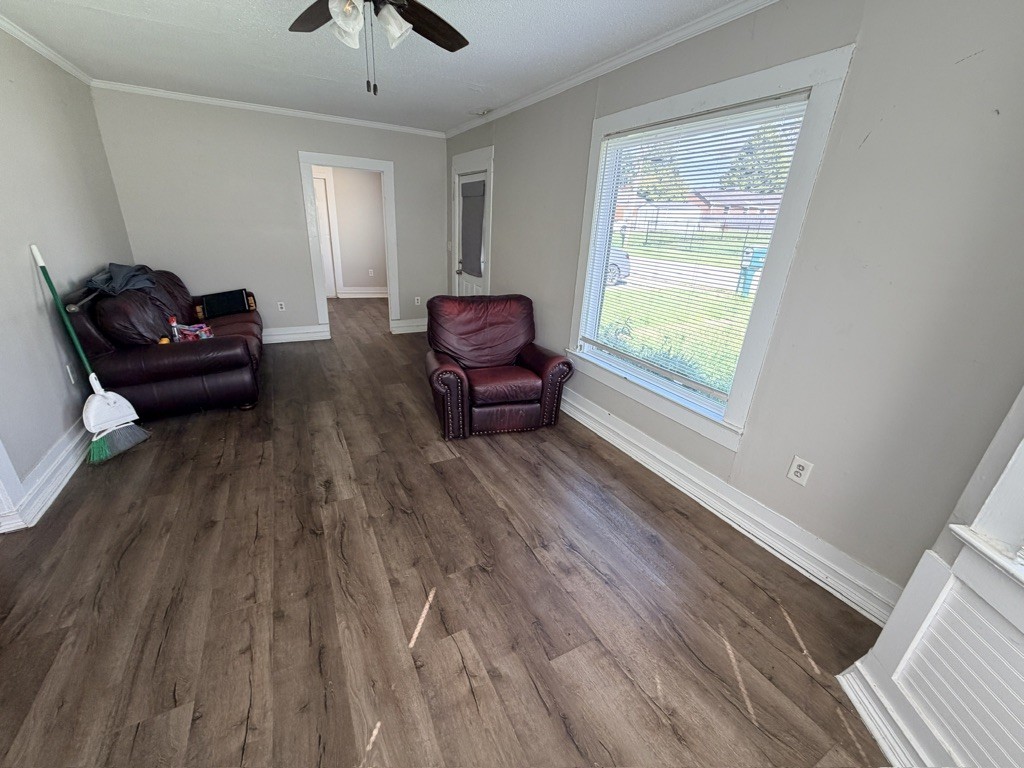 203 W Petty Ln