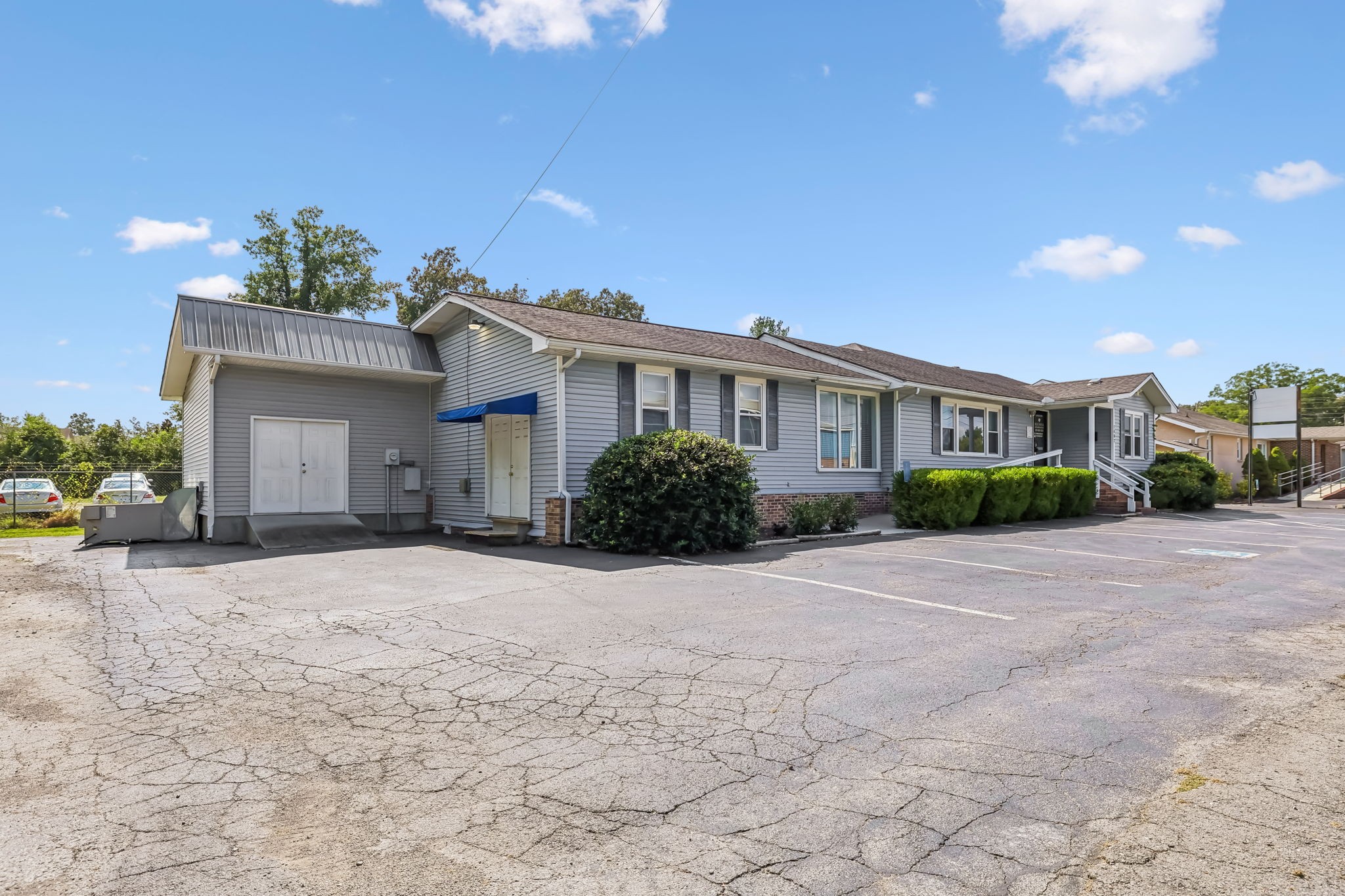 1402 Willow Dr