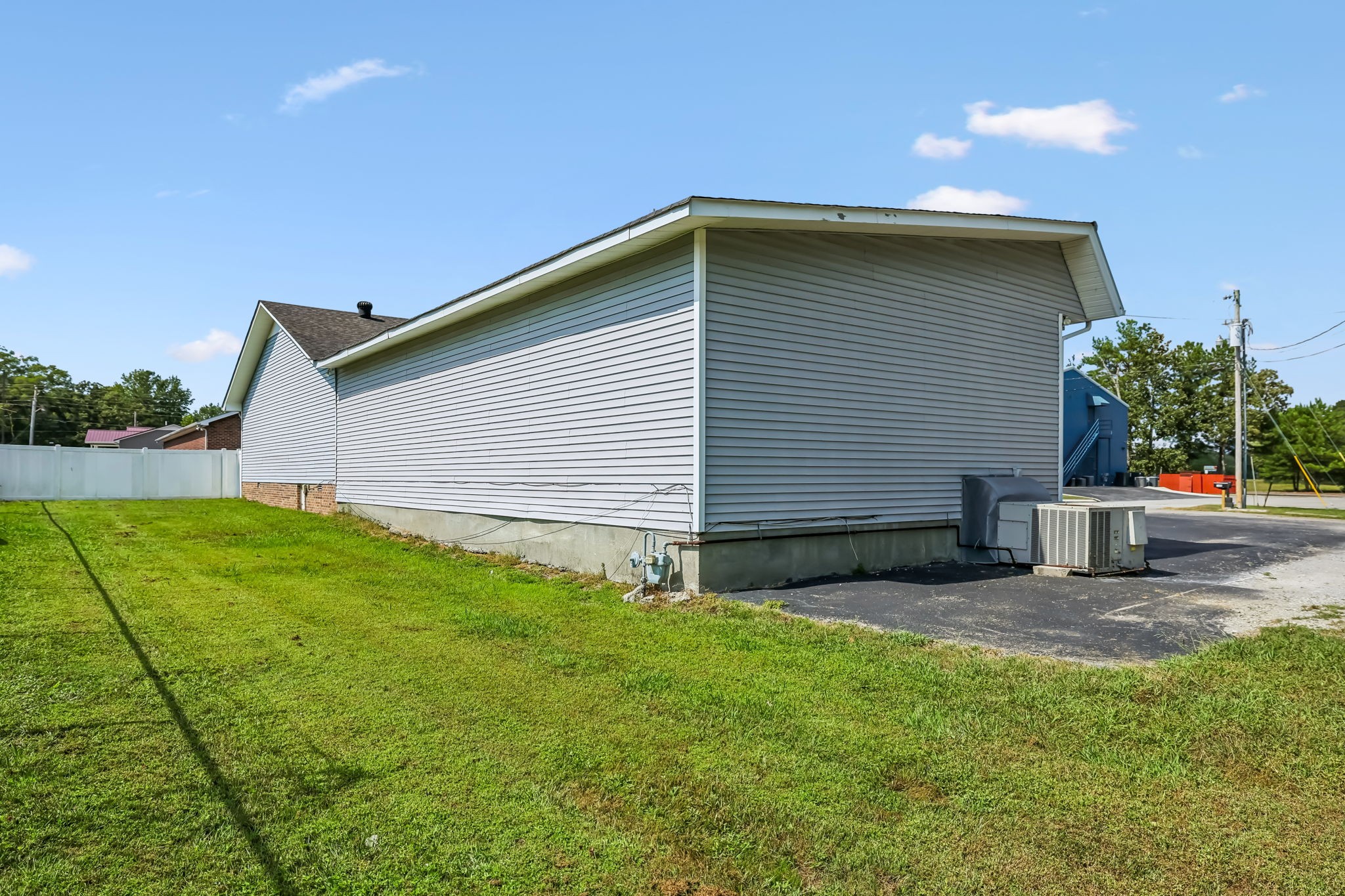 1402 Willow Dr