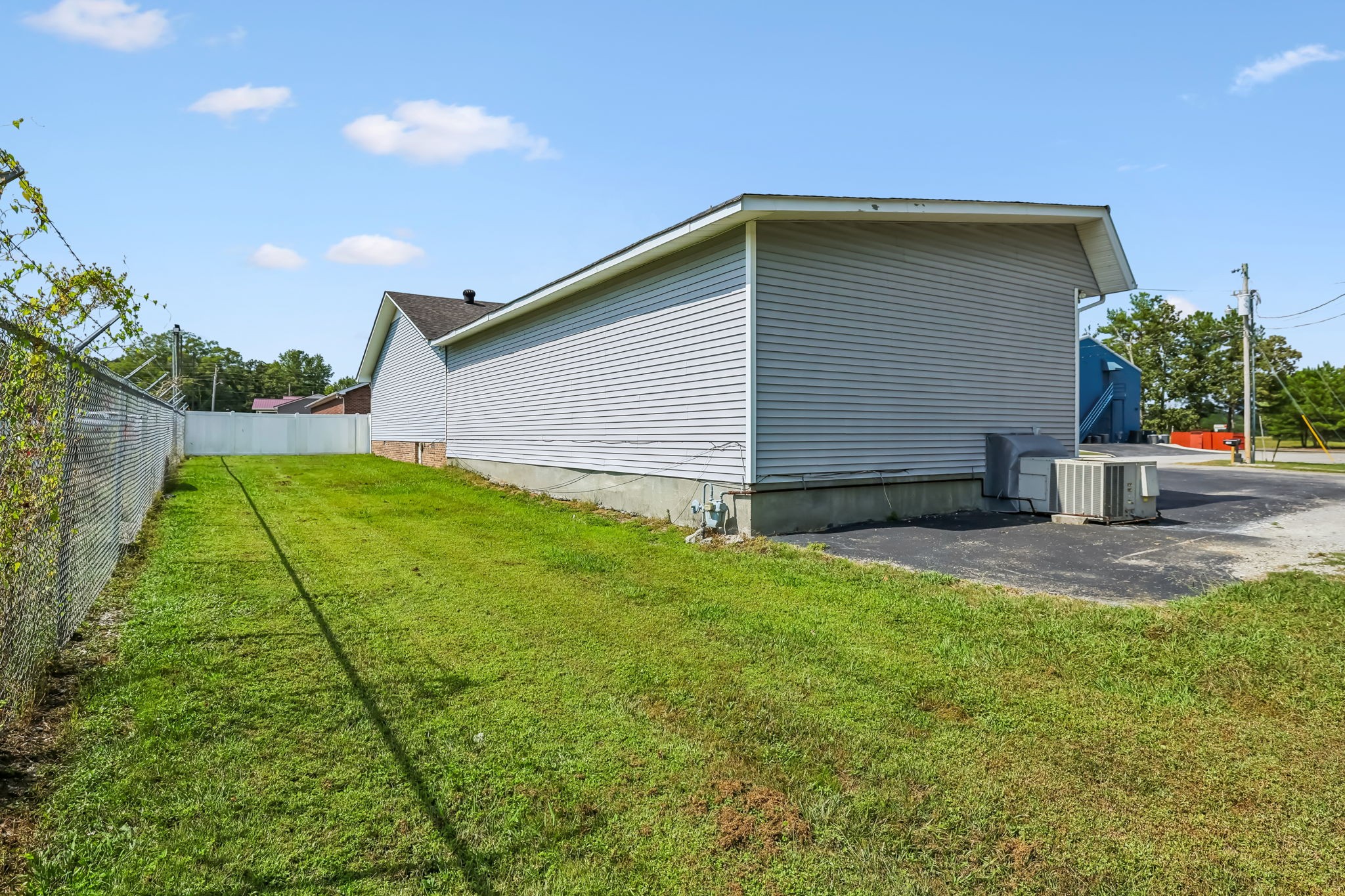 1402 Willow Dr