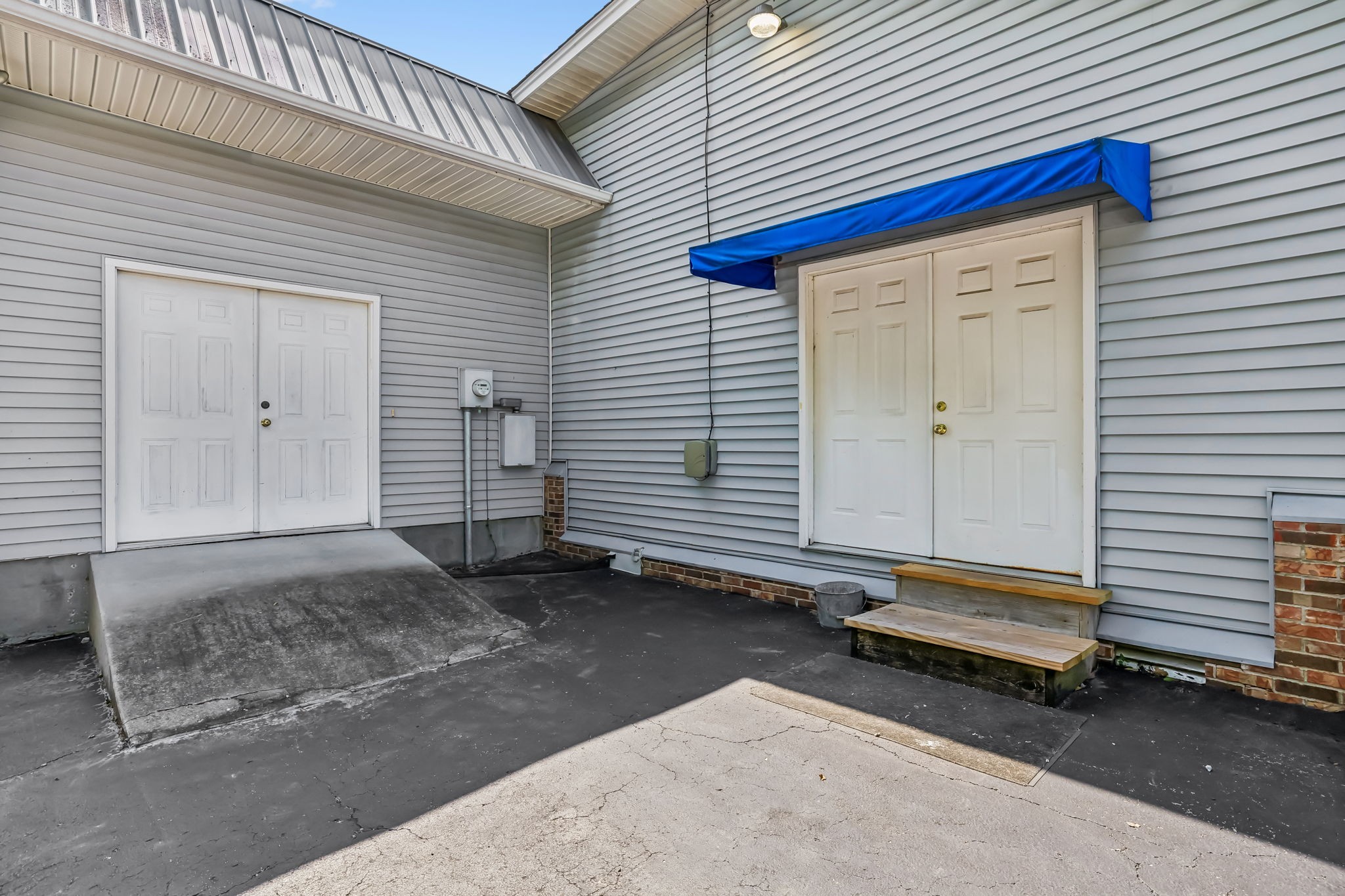1402 Willow Dr
