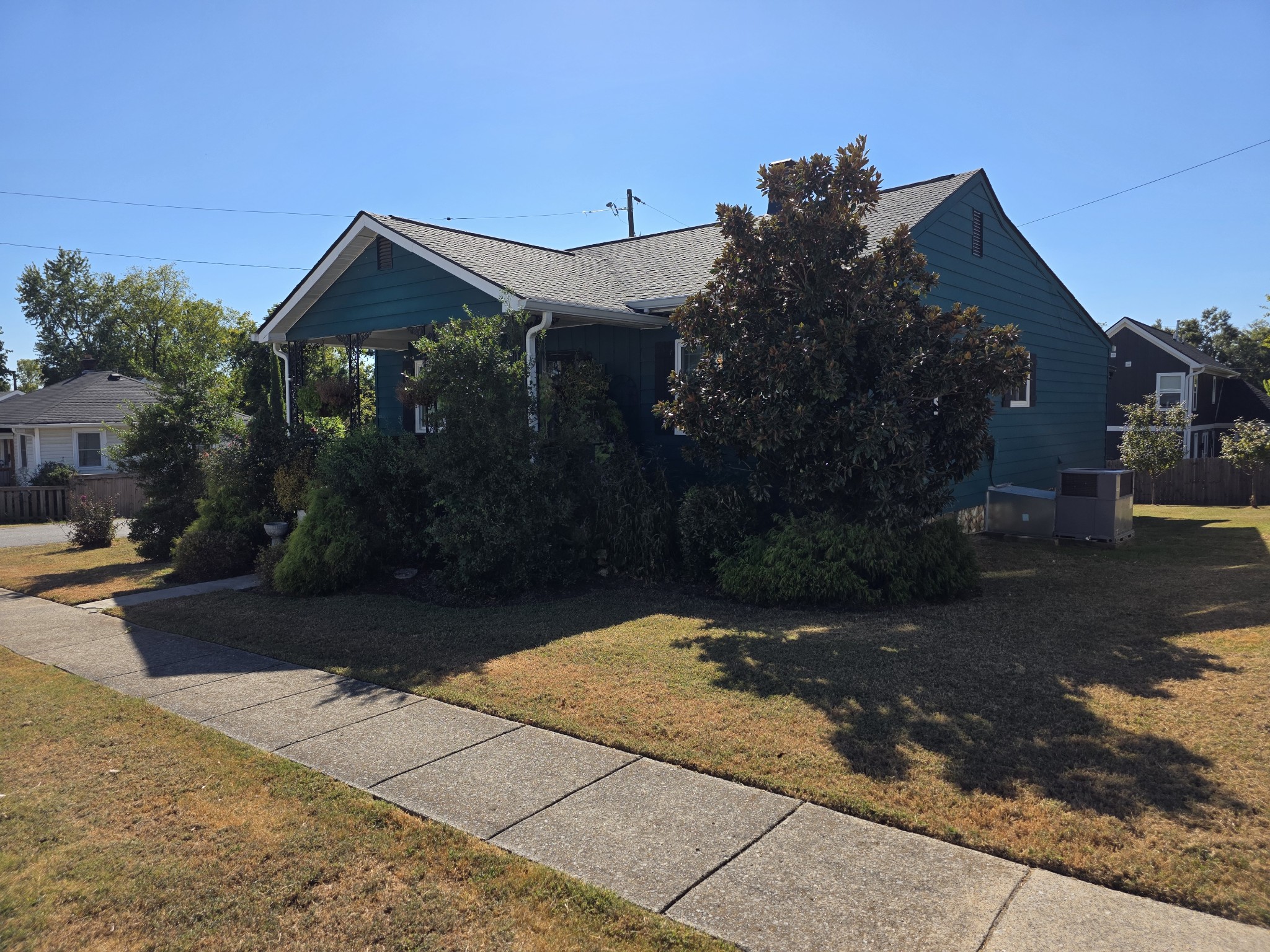 712 Bryan St