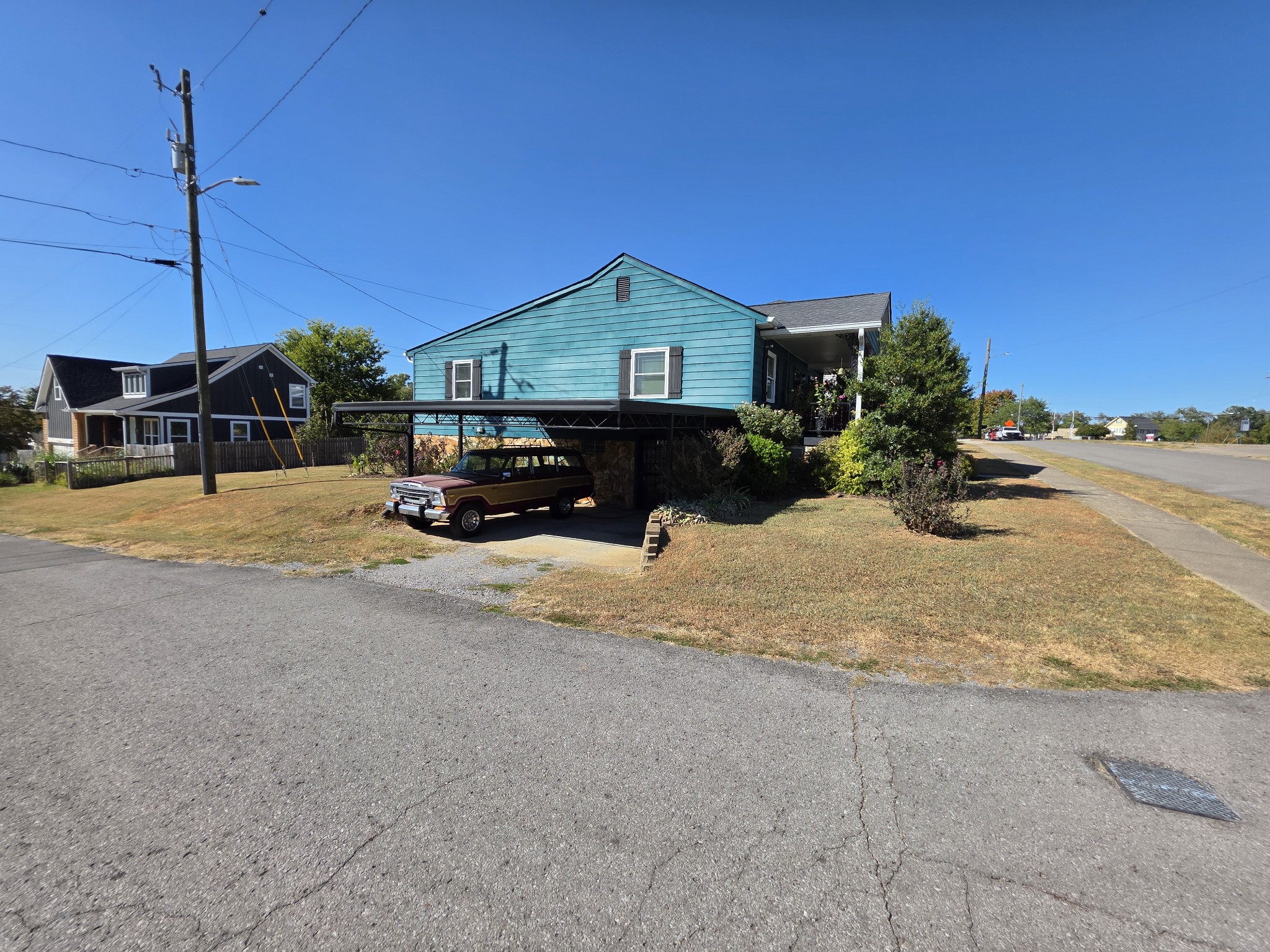 712 Bryan St