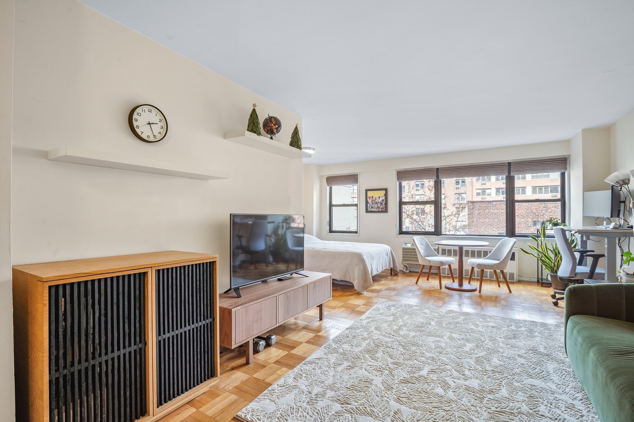 345 E 52nd Street 7B