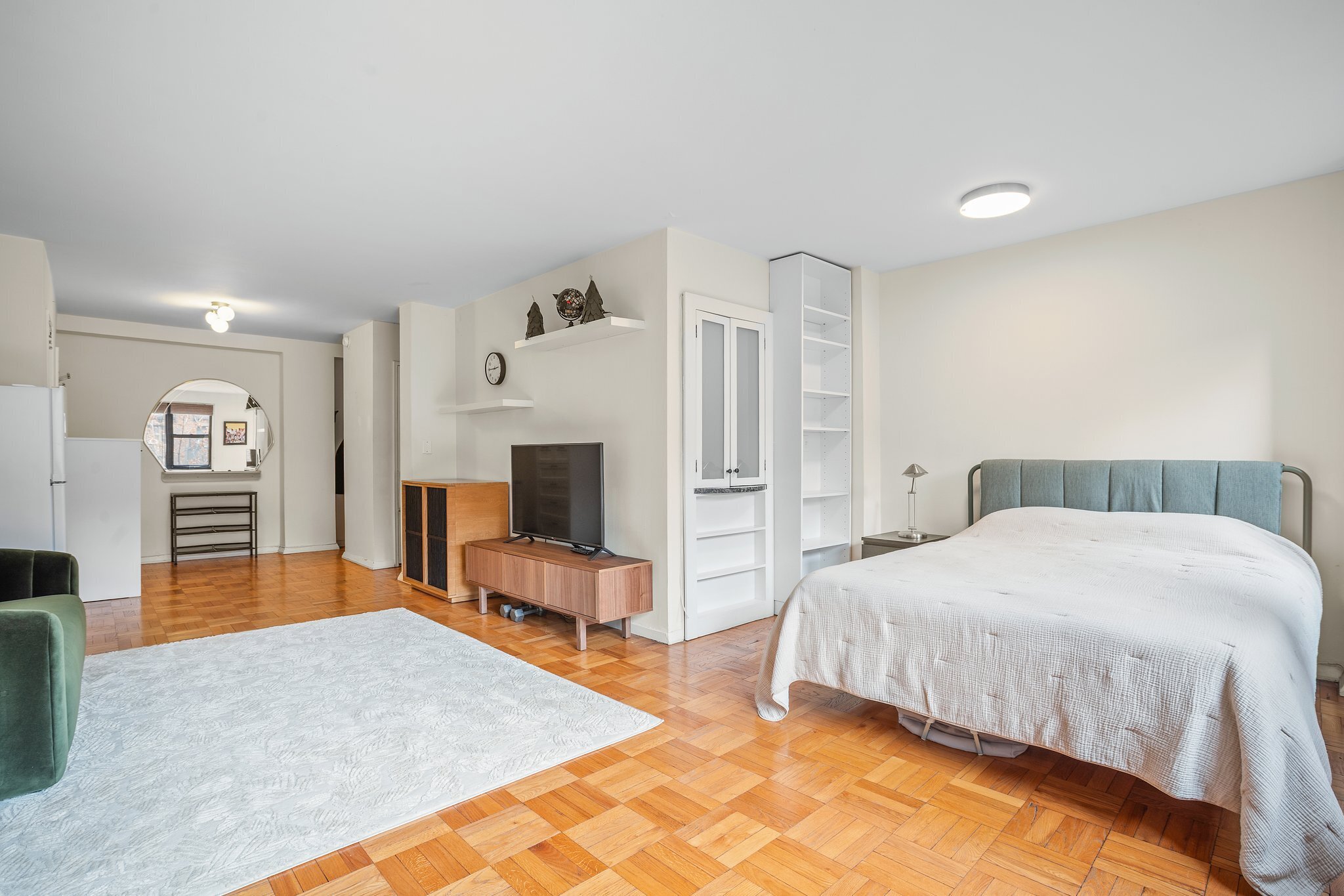 345 E 52nd Street 7B