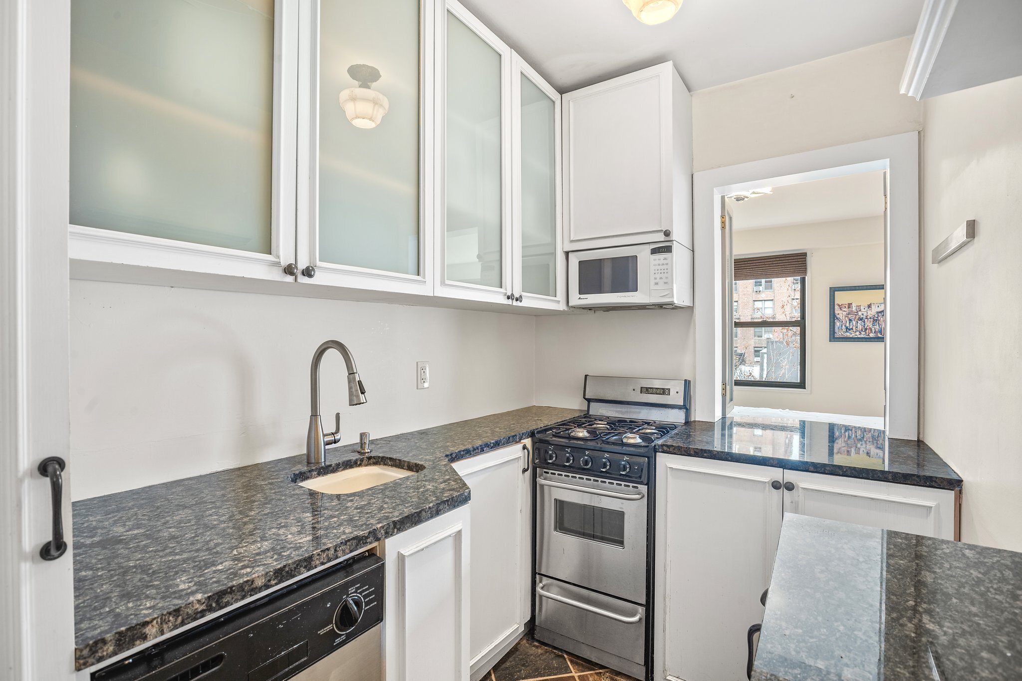 345 E 52nd Street 7B