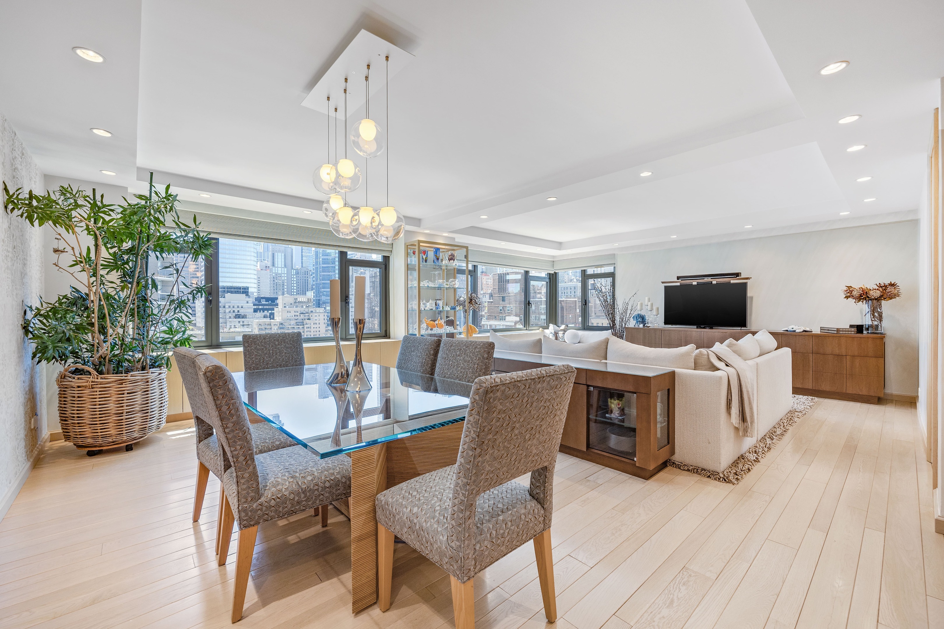 160 E 65th Street 14C