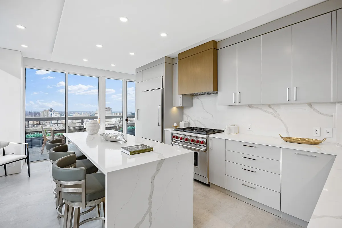 422 E 72nd Street 37AD