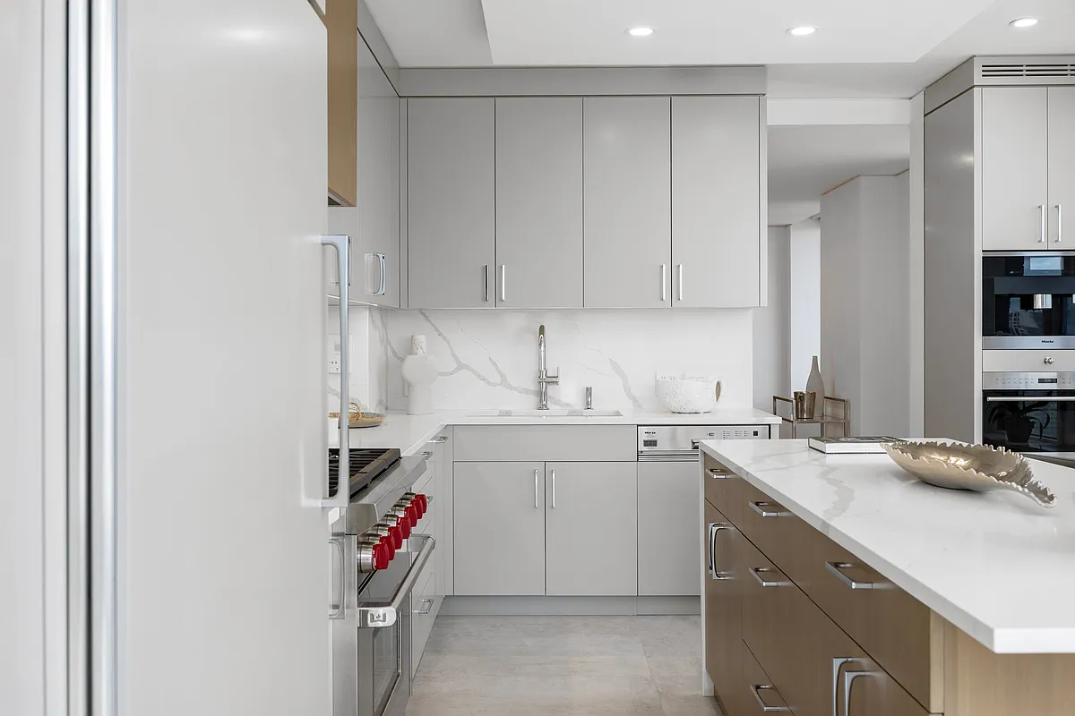 422 E 72nd Street 37AD