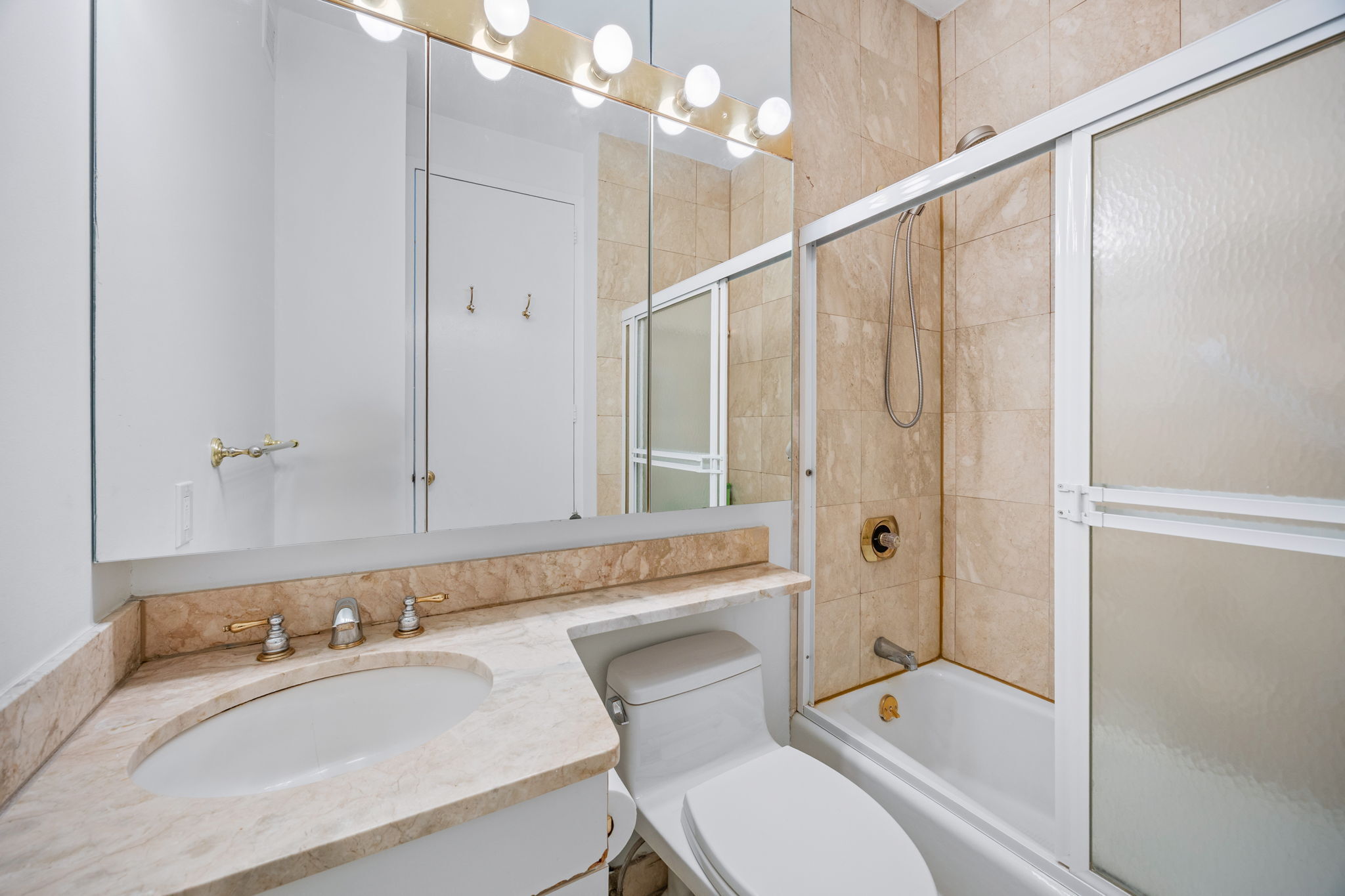 524 E 72nd Street 39DE